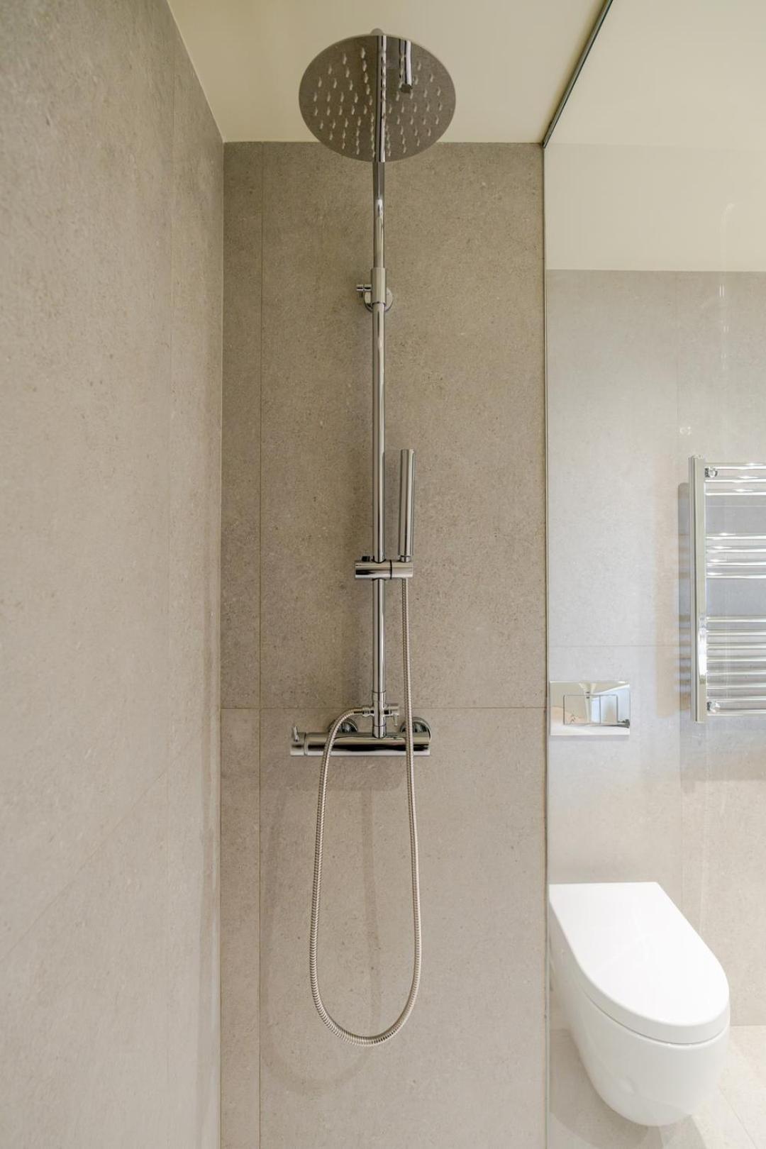 Hostwise - Stylish Flat With Terrace & Garage Apartamento *