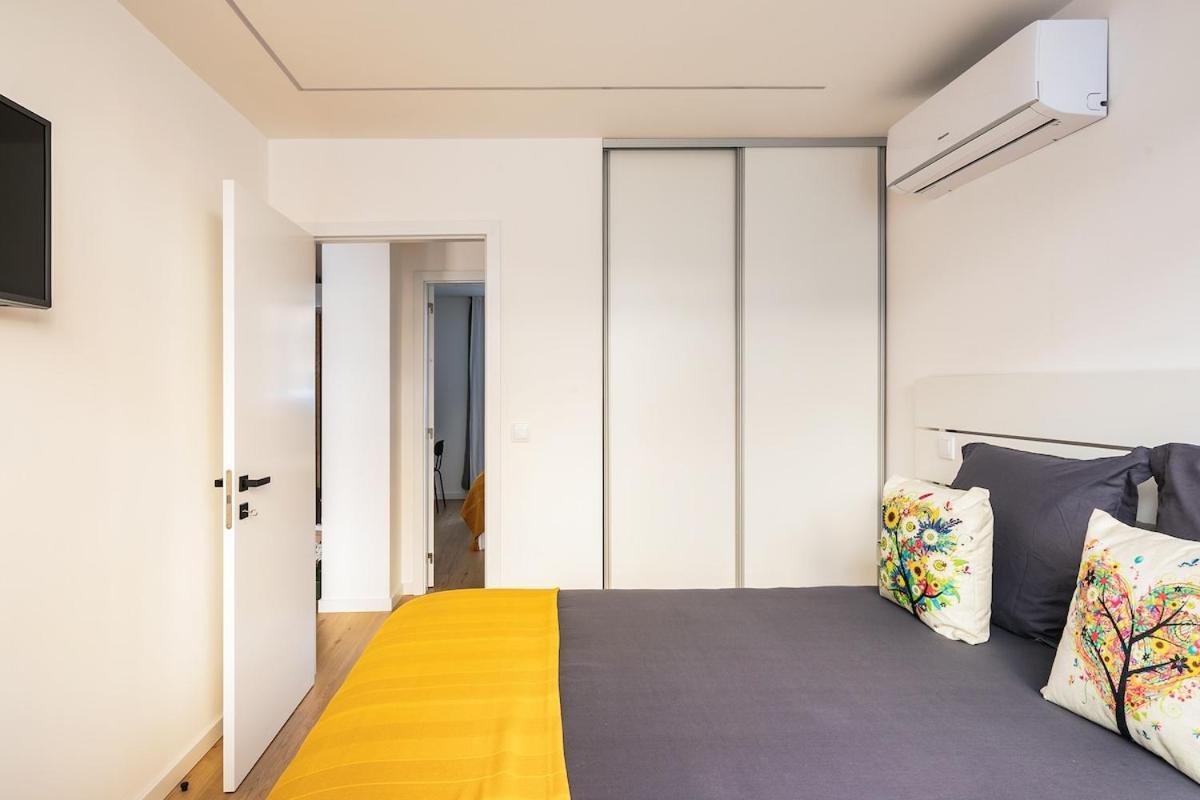 Apartment Yellow Breeze By Cozy