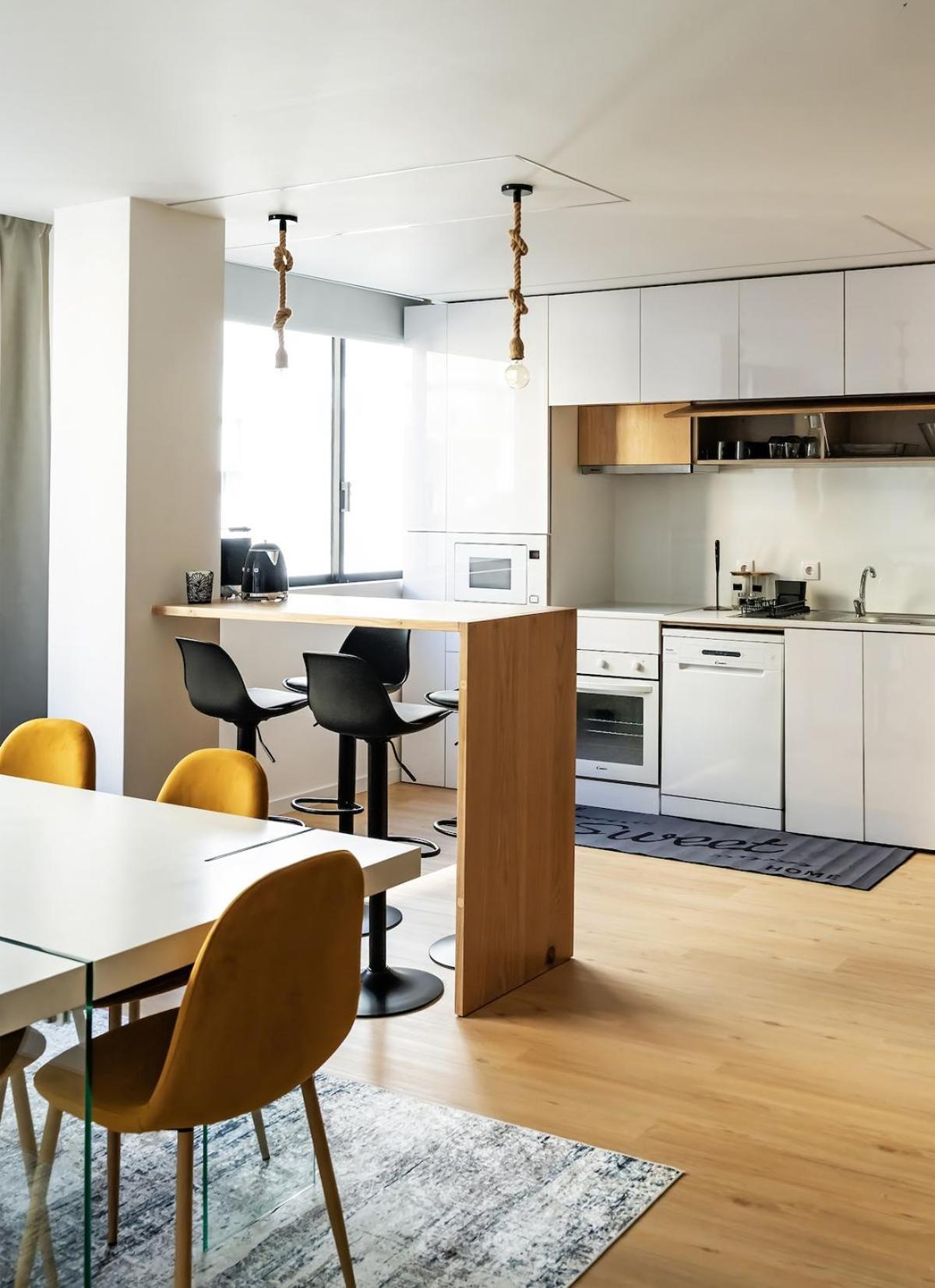Apartment Yellow Breeze By Cozy