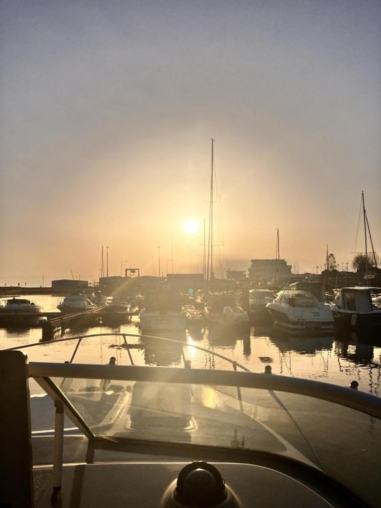 Botel Sunset River *