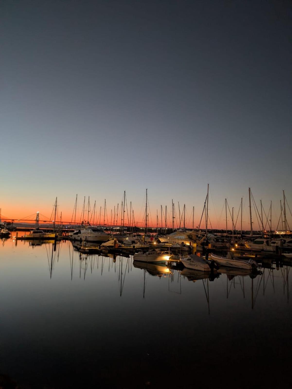 Sunset River Botel *
