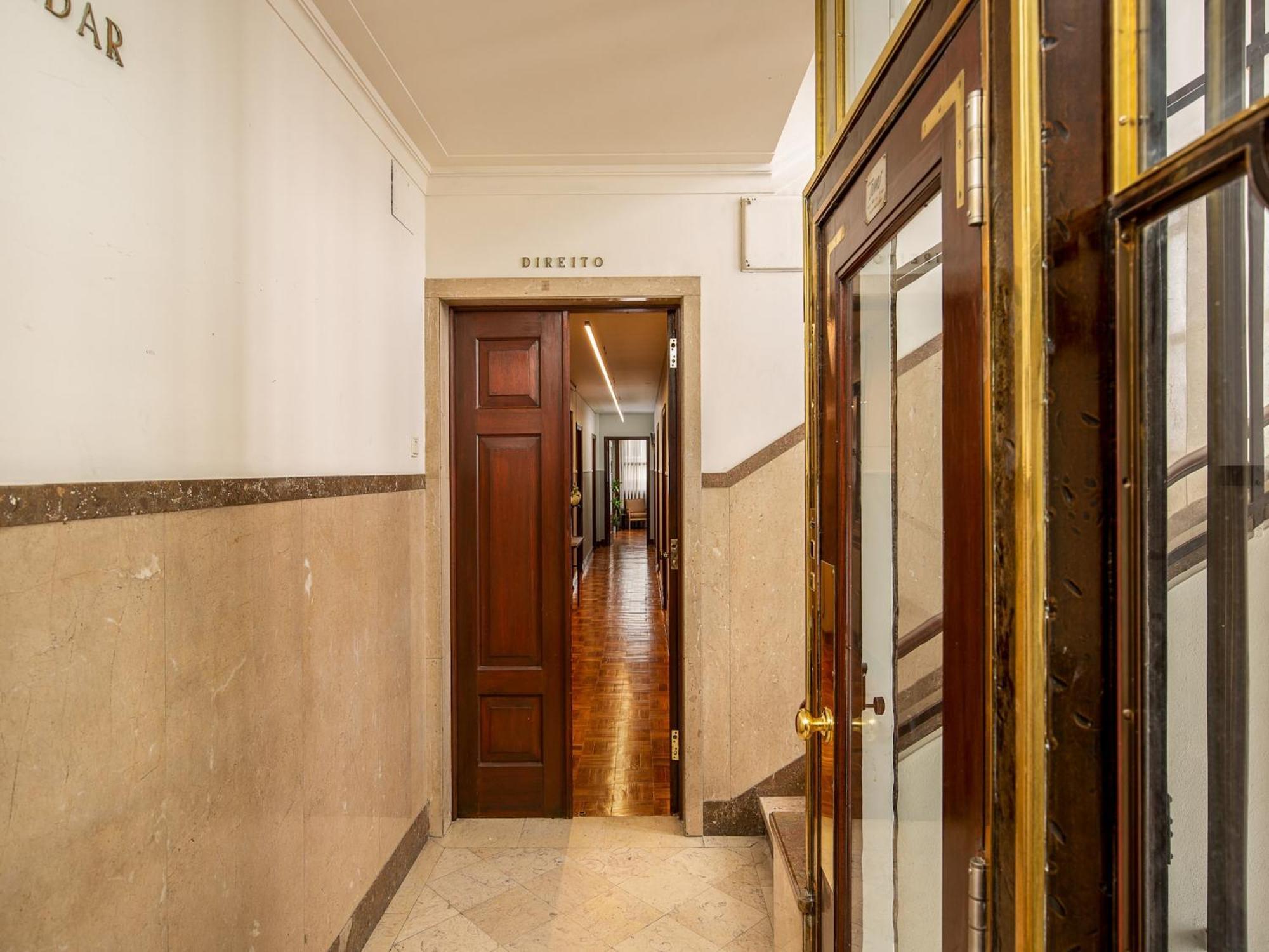 Spacious Family In Apartment *