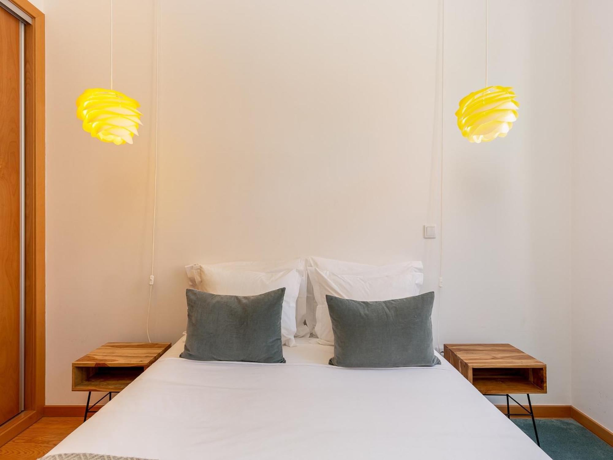 Charming 1-bedroom In Apartment Porto