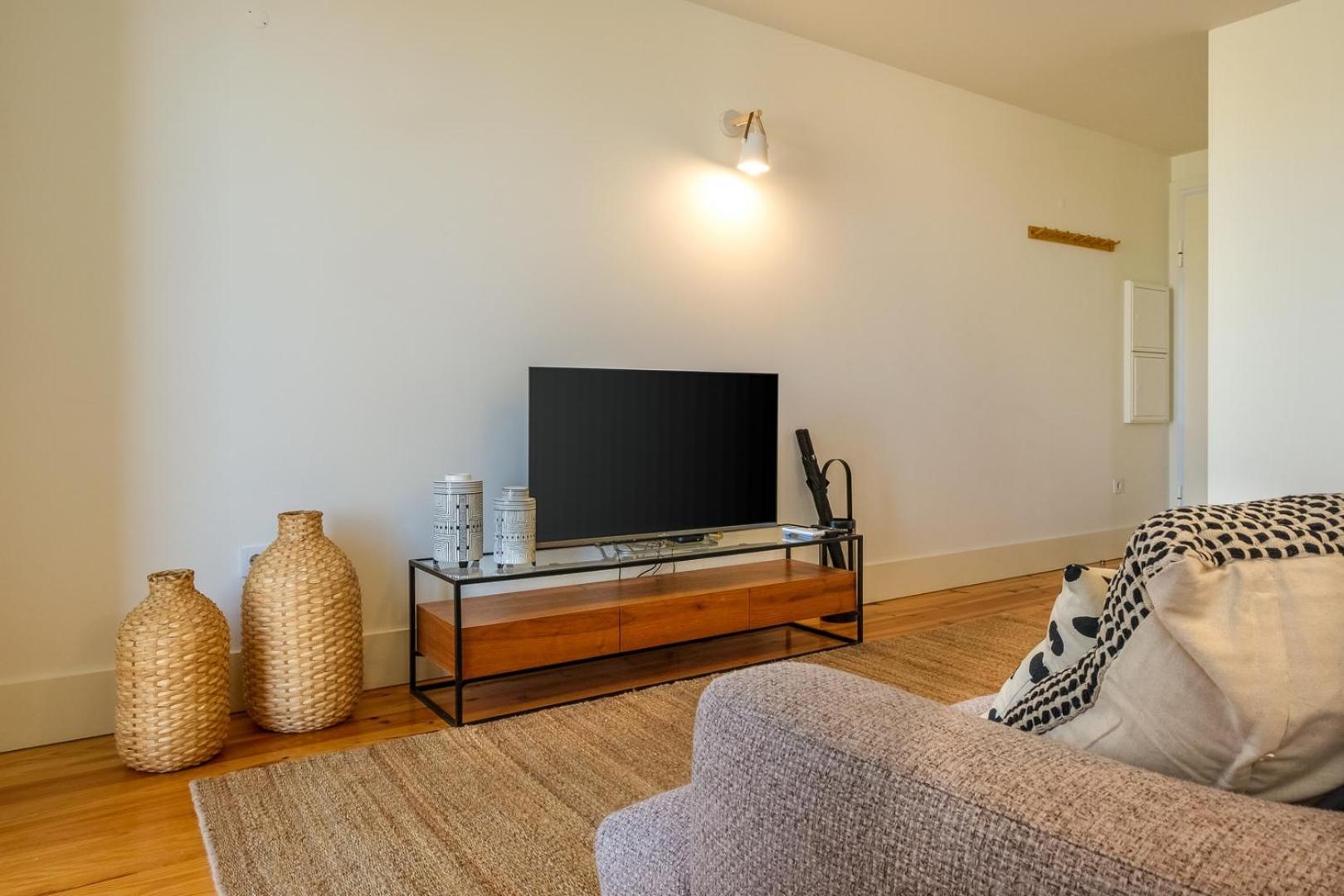 Spacious W. Beautiful & Sunny Private Terrace Apartment Porto