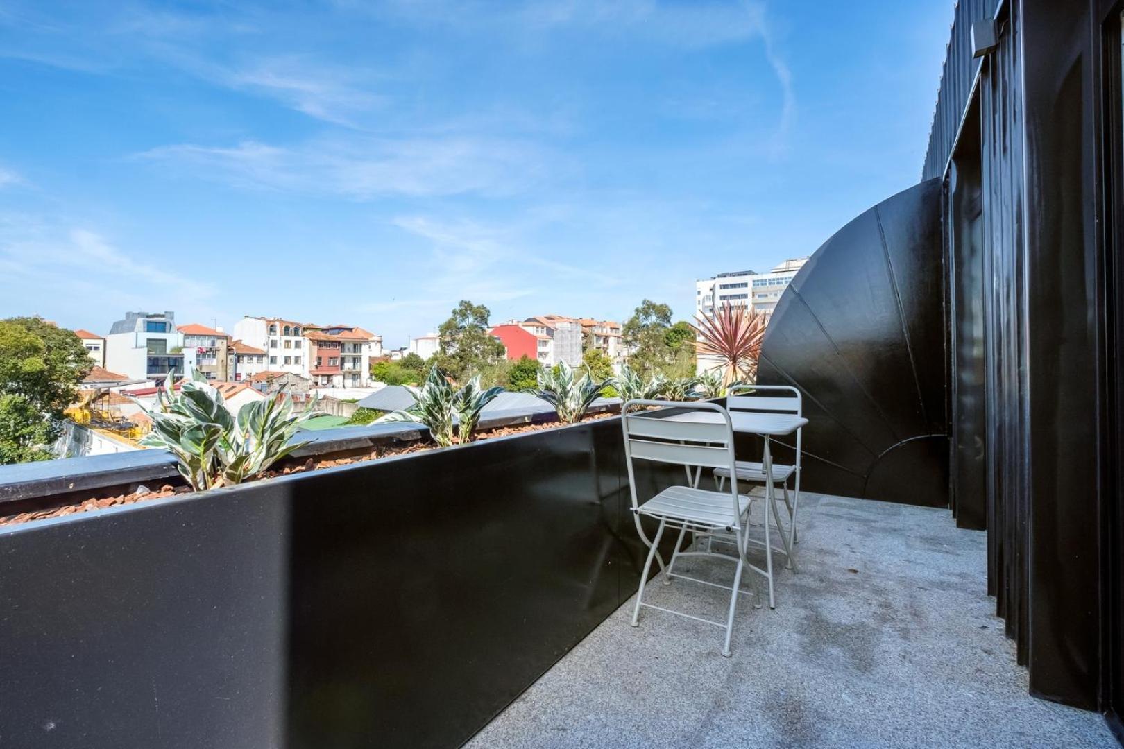 Spacious Loft W. Balcony In The Heart Of The Porto