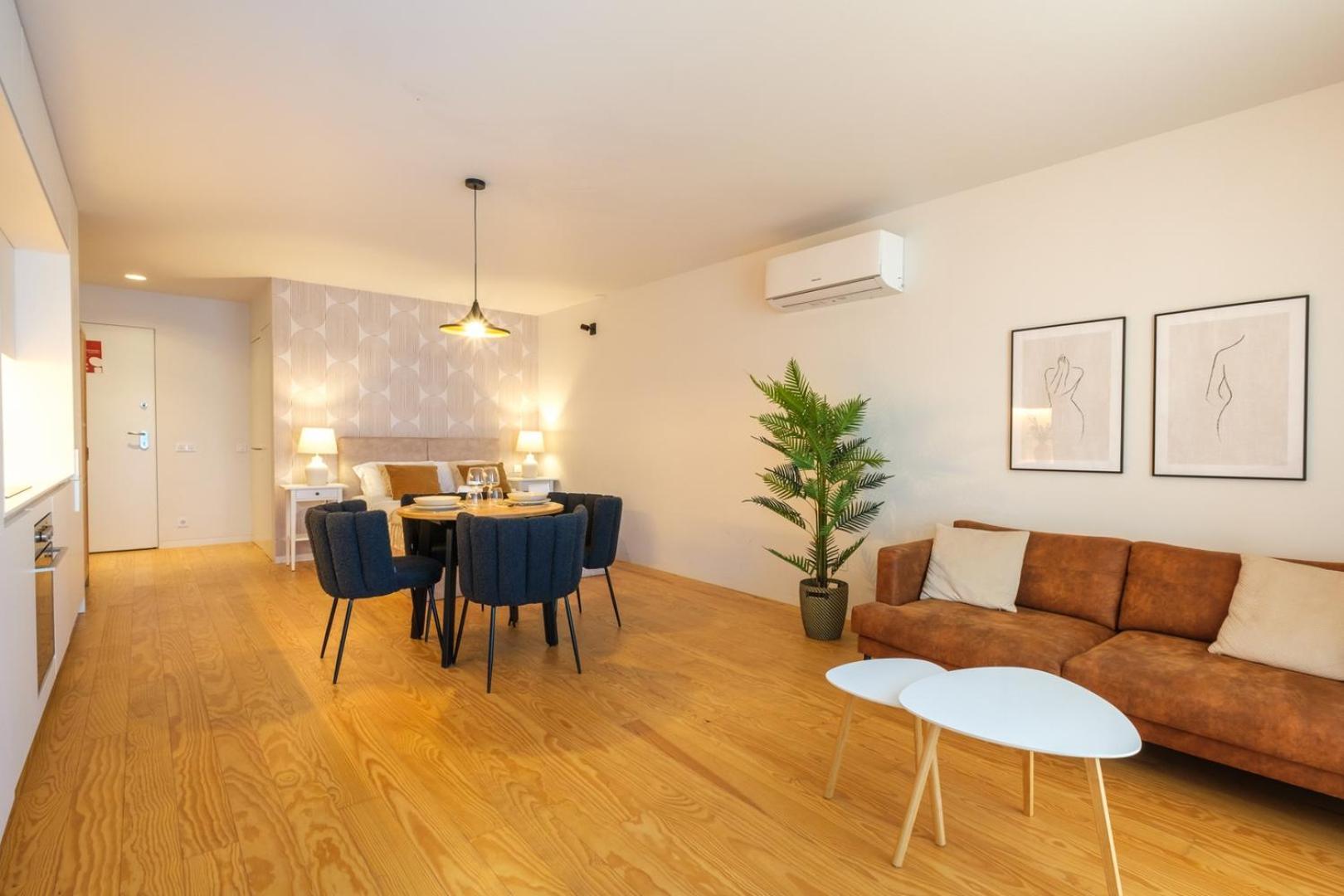 Apartment Spacious Loft W. Balcony In The Heart Of The Porto