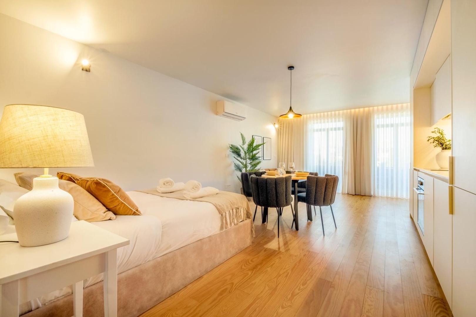 Spacious Loft W. Balcony In The Heart Of The Porto