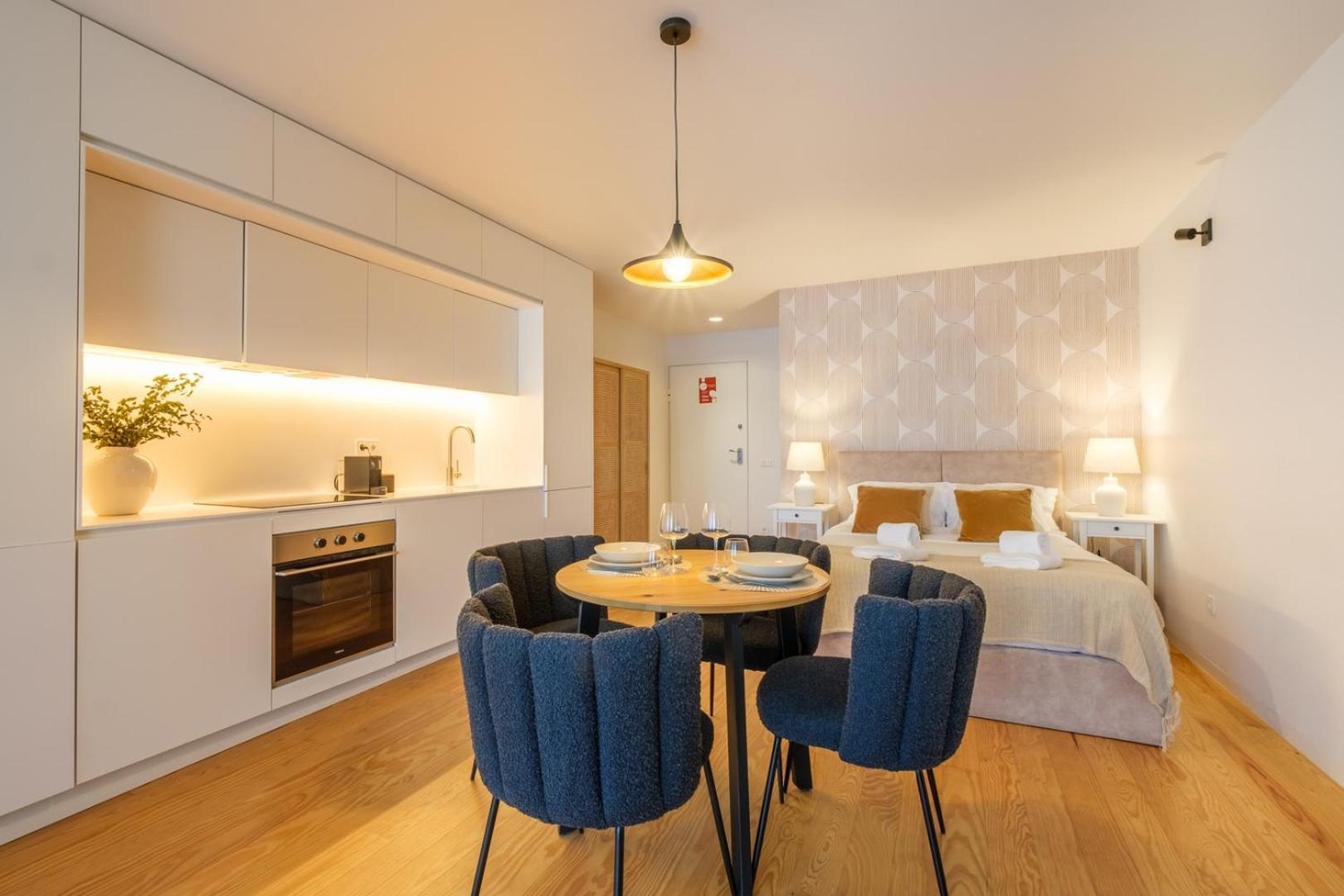 Spacious Loft W. Balcony In The Heart Of The * Porto