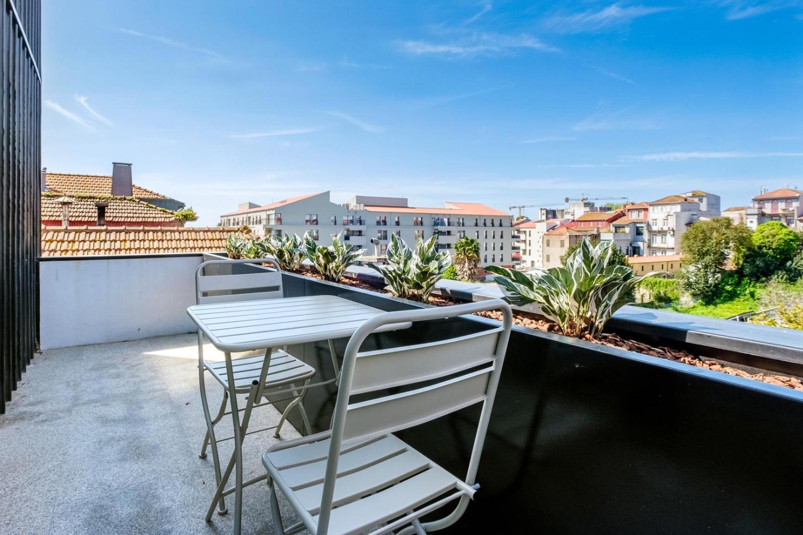 Spacious Loft W. Balcony In The Heart Of The Porto