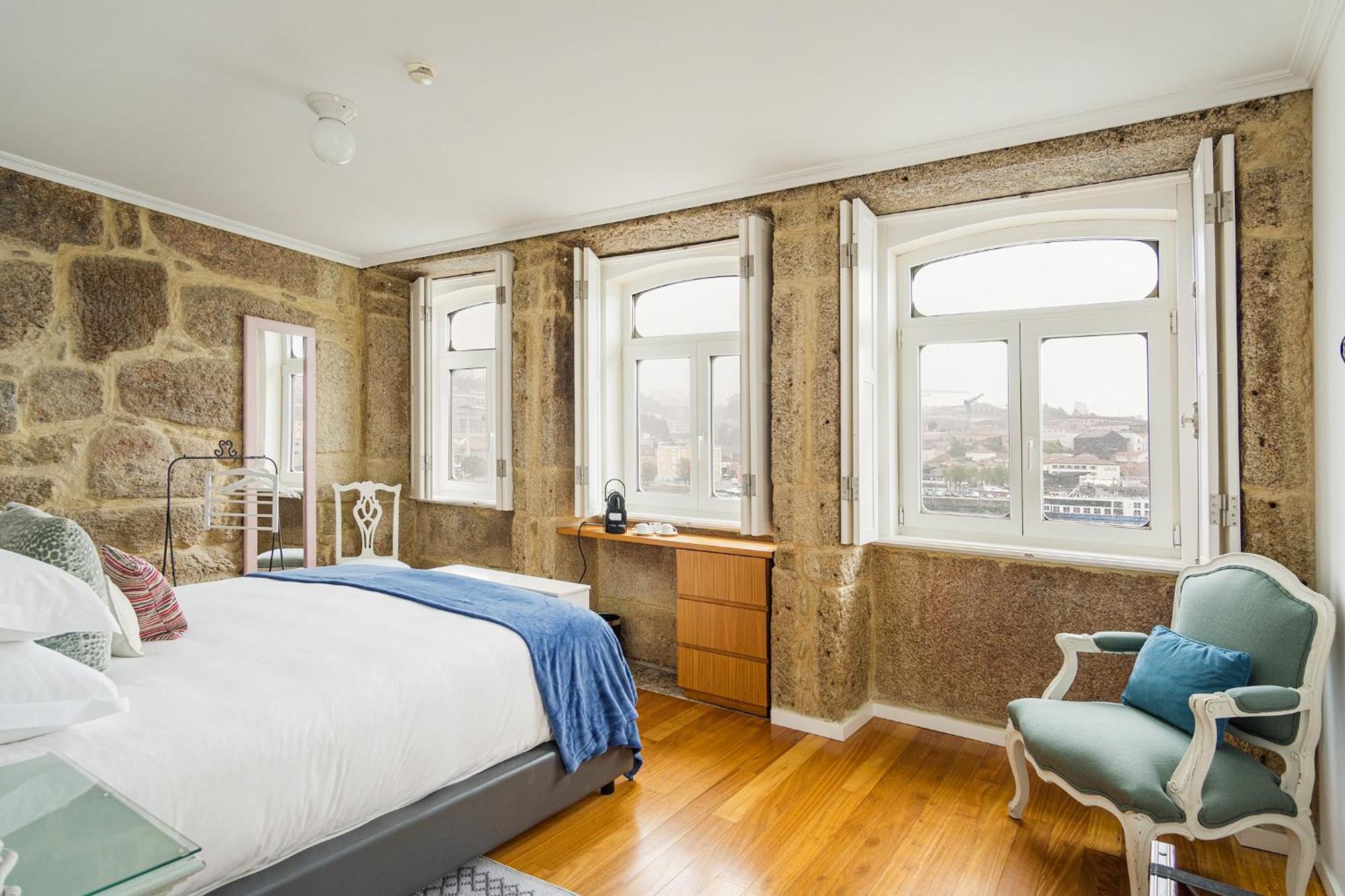 1872 River House By Olivia 4*