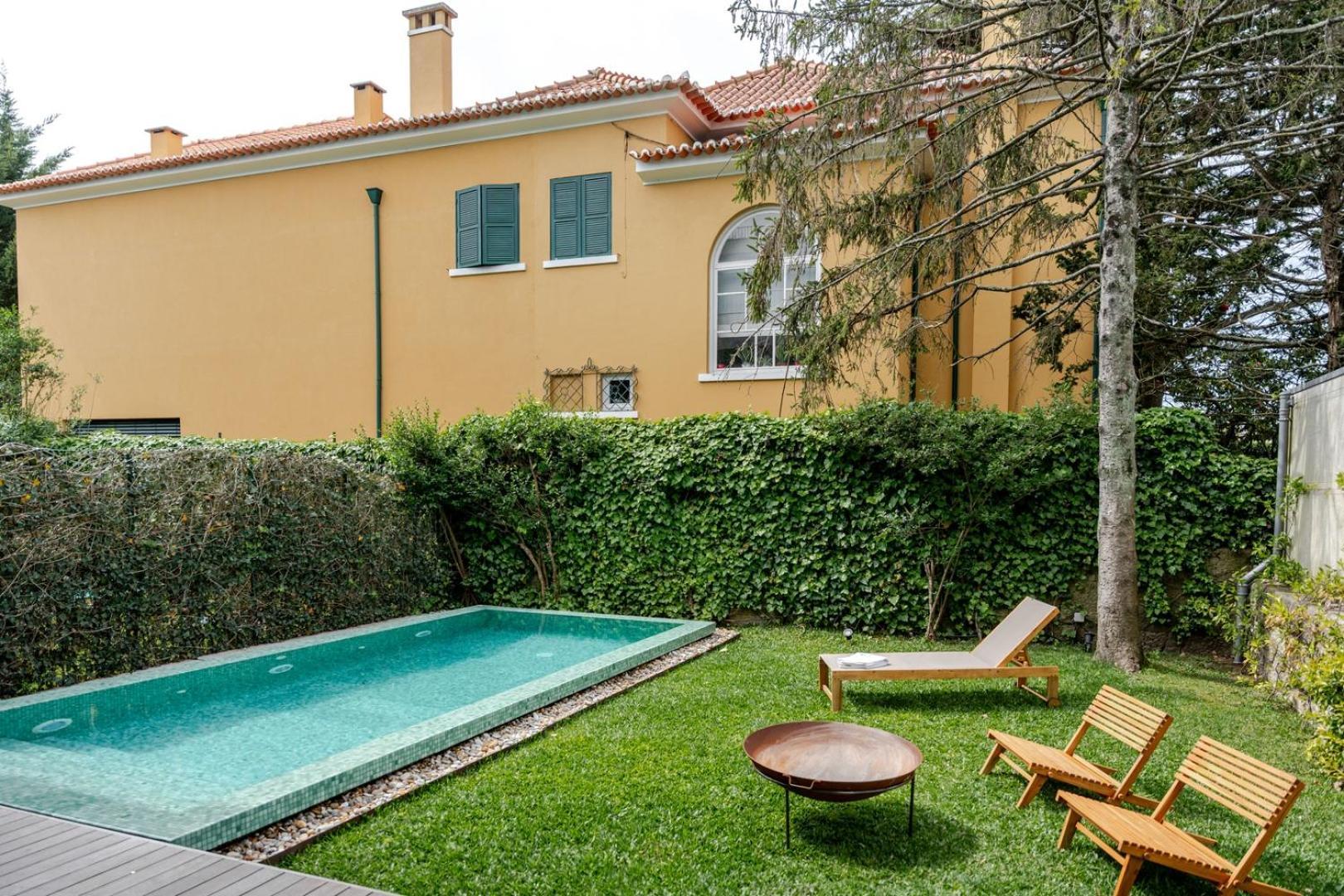 Hostwise - Grand W/ Pool, Garden & Garage * Porto
