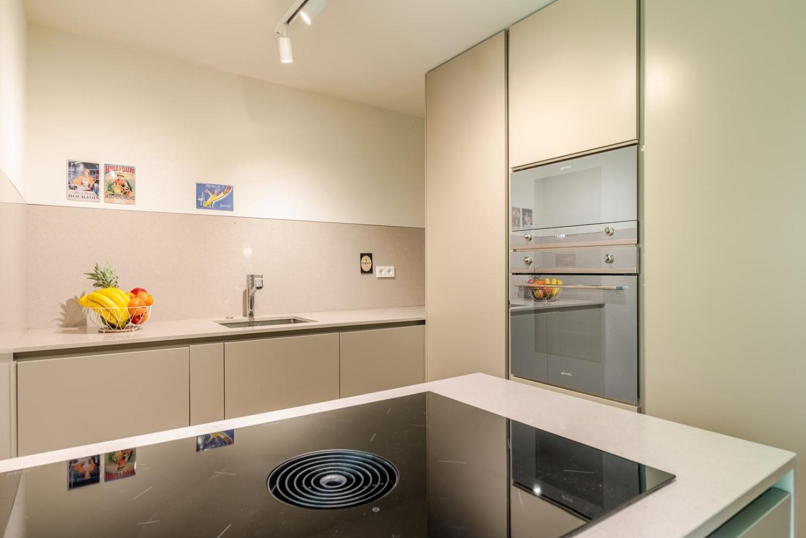 Ferienhaus Hostwise - Grand W/ Pool, Garden & Garage