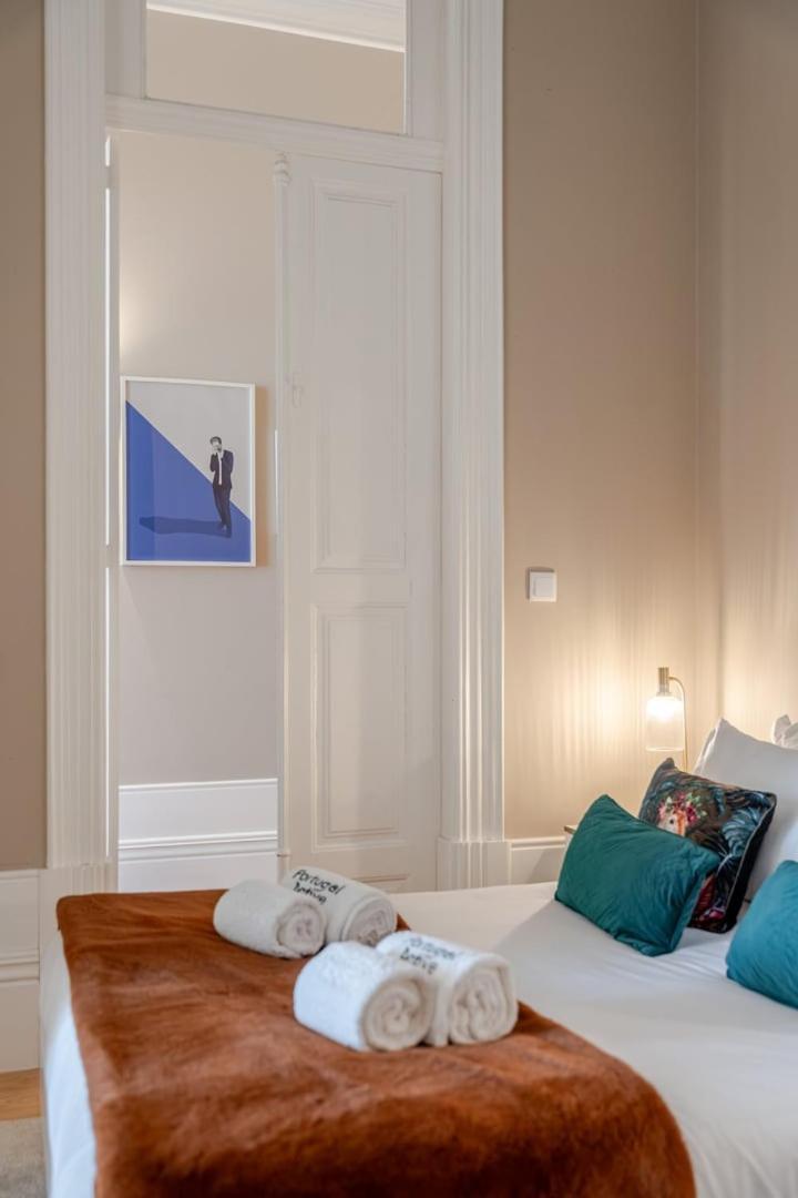 Classic Meets Modern - Downtown Balcony Retreat Apartamento