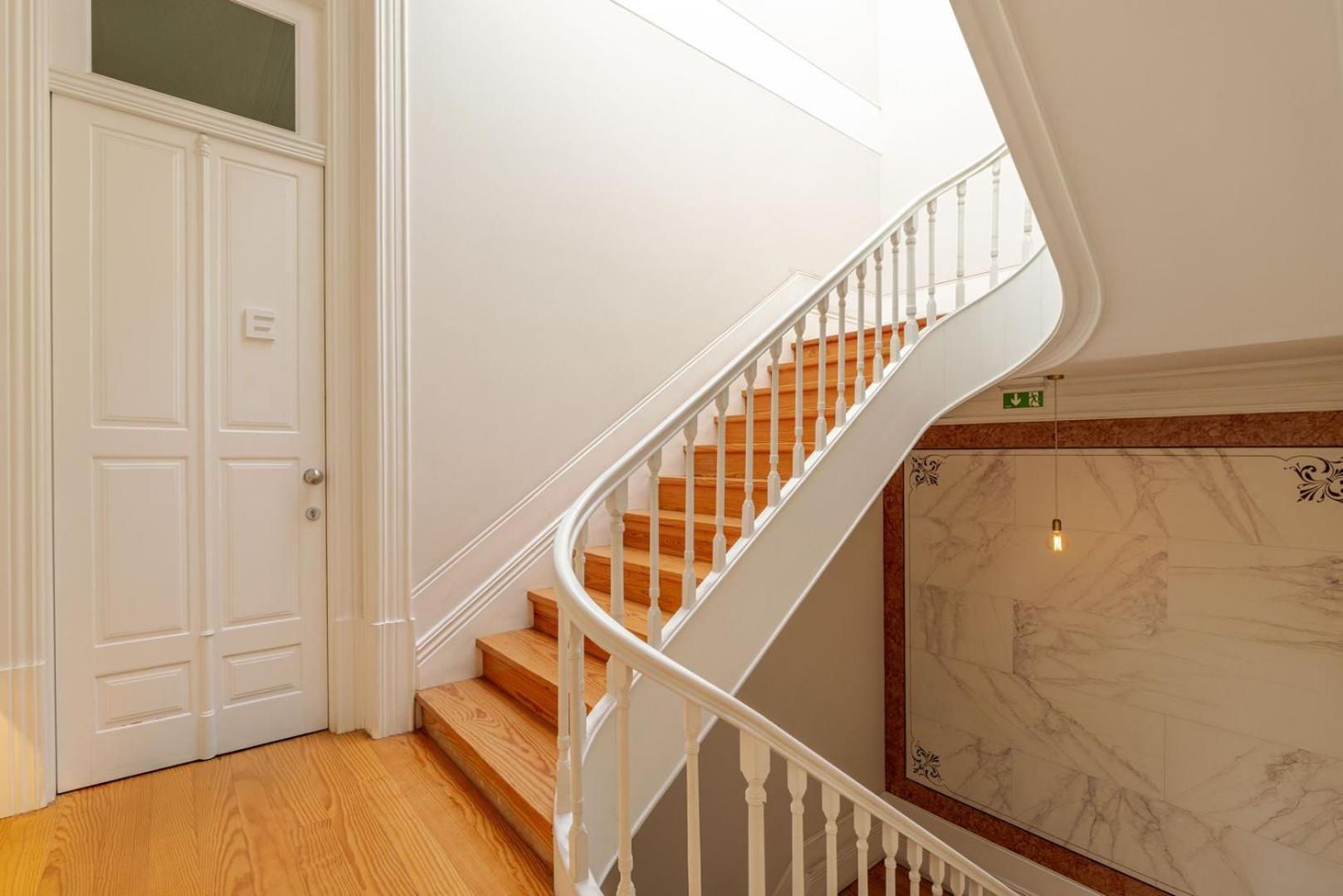 Apartamento Classic Meets Modern - Downtown Balcony Retreat Porto