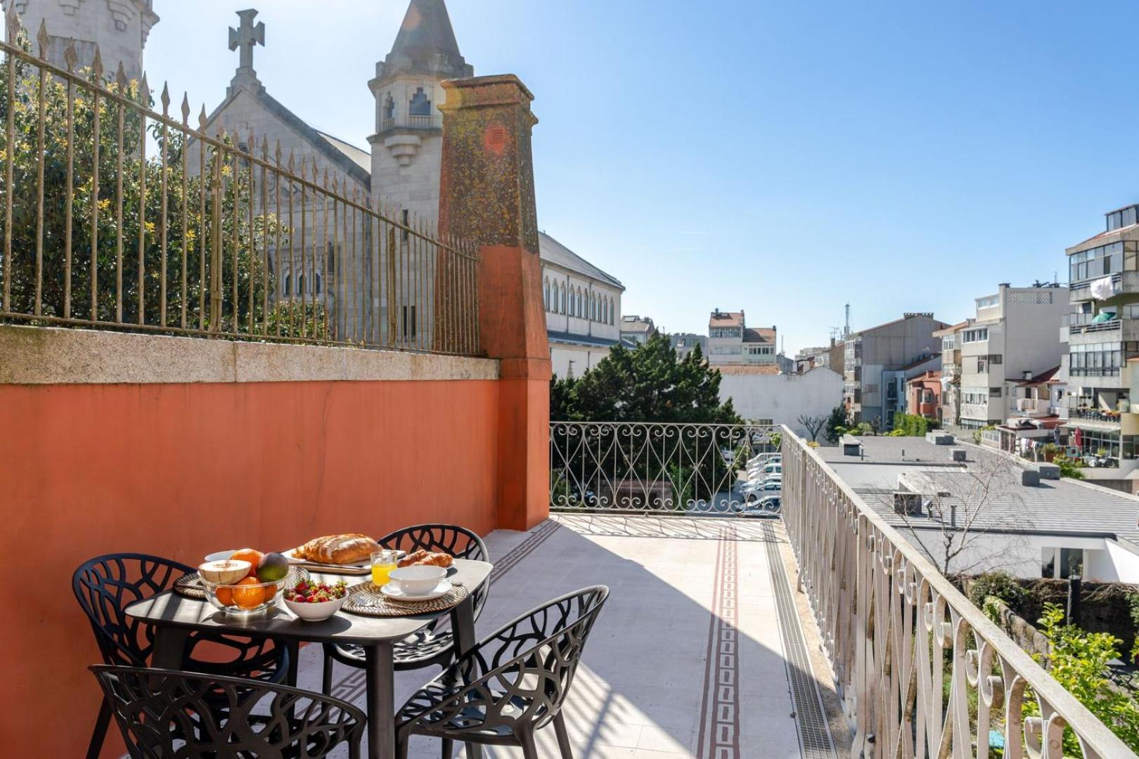 Classic Meets Modern - Downtown Balcony Retreat * Porto