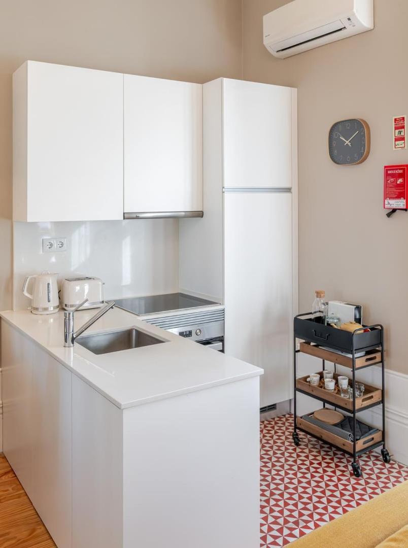 Apartamento Classic Meets Modern - Downtown Balcony Retreat *