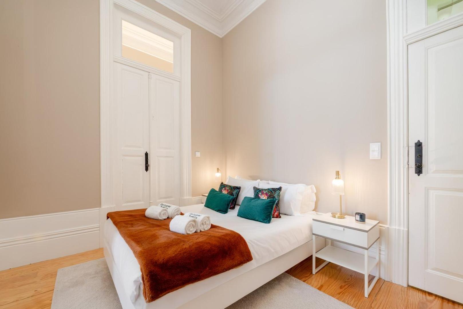 Classic Meets Modern - Downtown Balcony Retreat * Porto