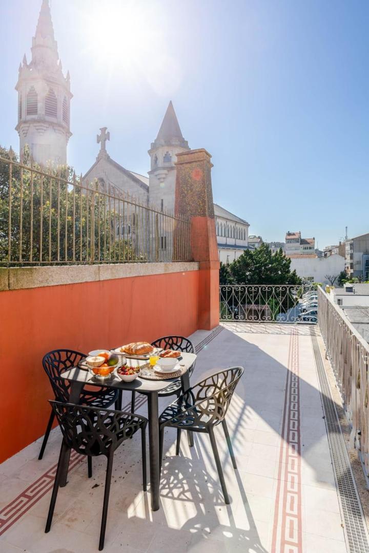 Classic Meets Modern - Downtown Balcony Retreat Apartamento