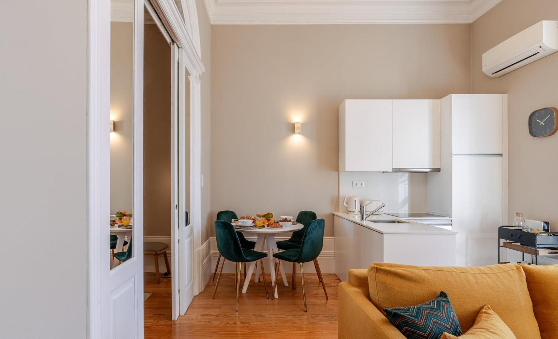 Classic Meets Modern - Downtown Balcony Retreat Apartamento *