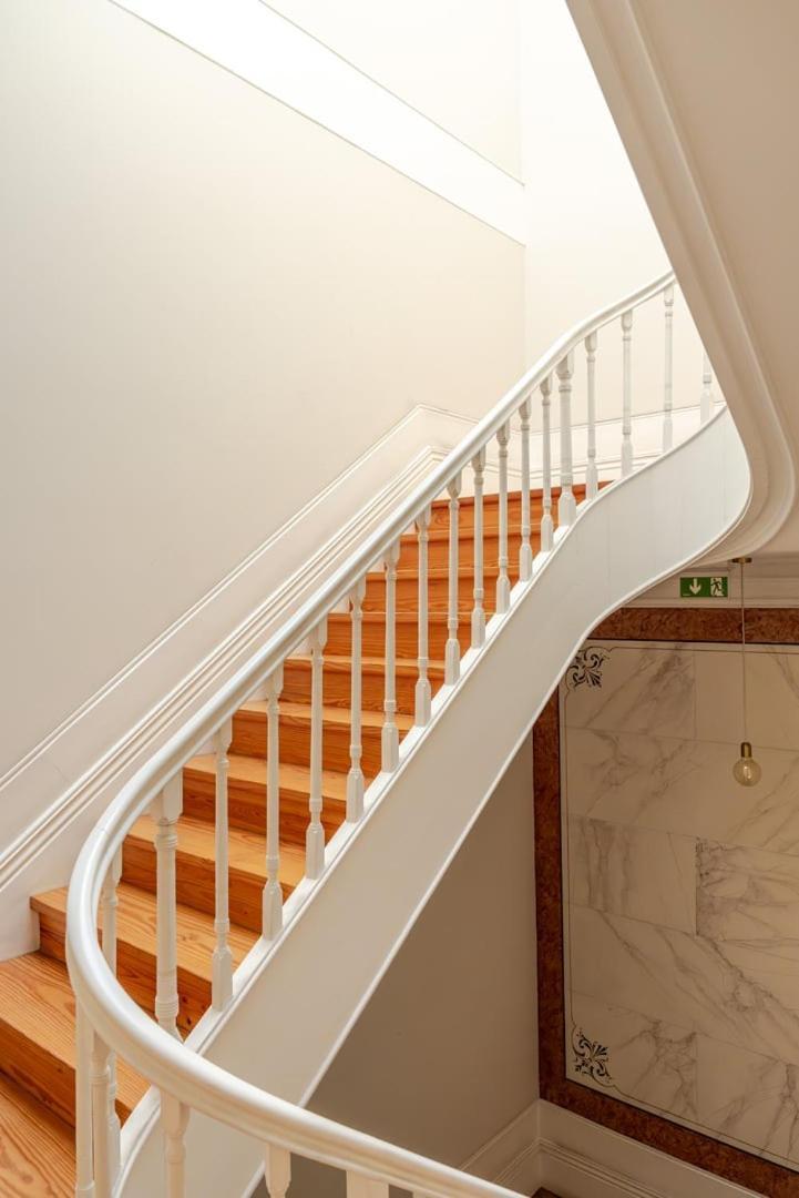 Classic Meets Modern - Downtown Balcony Retreat Apartamento Porto