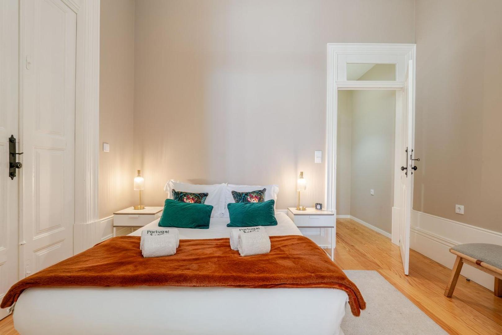 Classic Meets Modern - Downtown Balcony Retreat * Porto