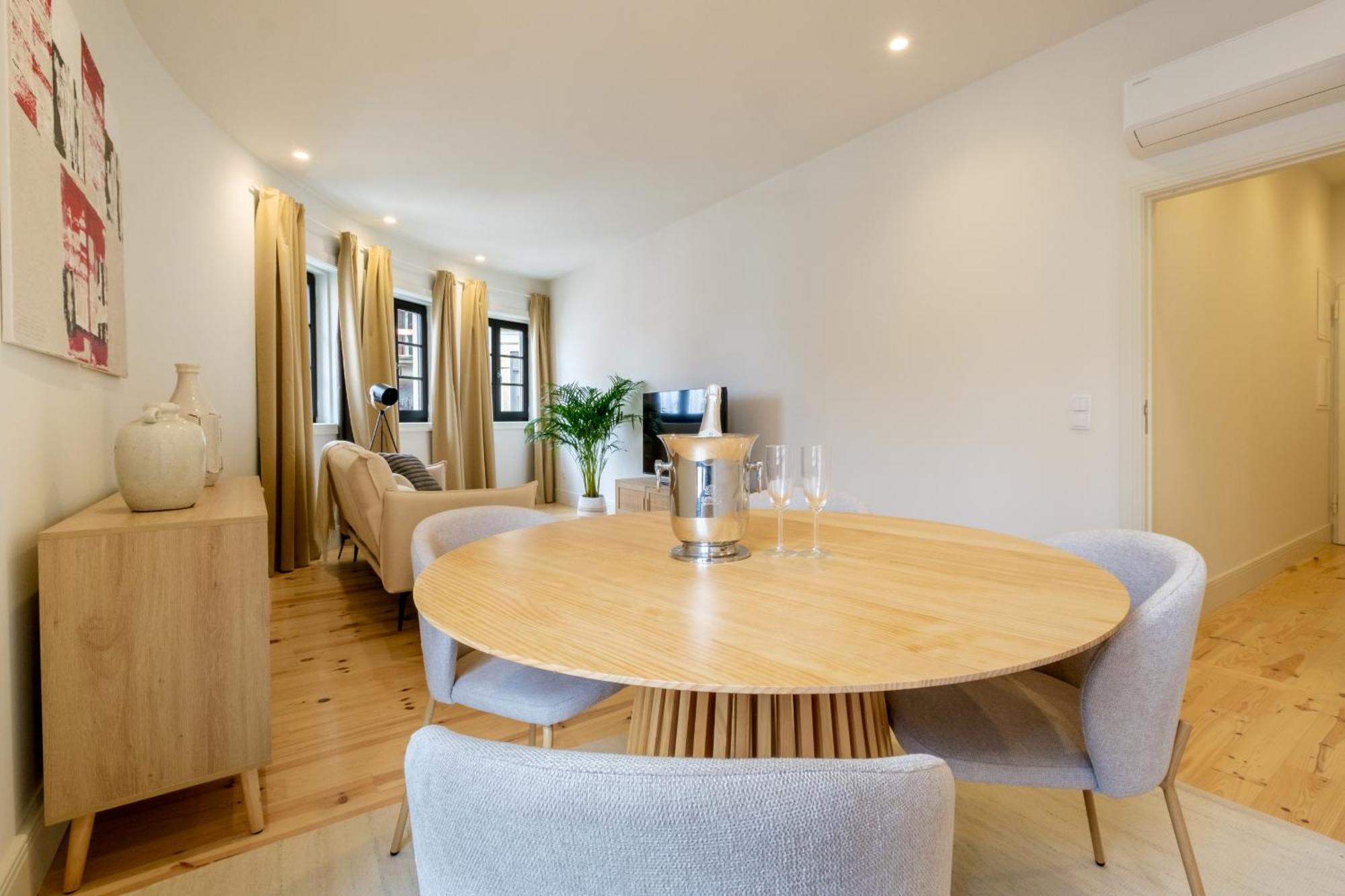 Art Deco 22 Luxury 2br Downtown Metro Ac Apartment Porto