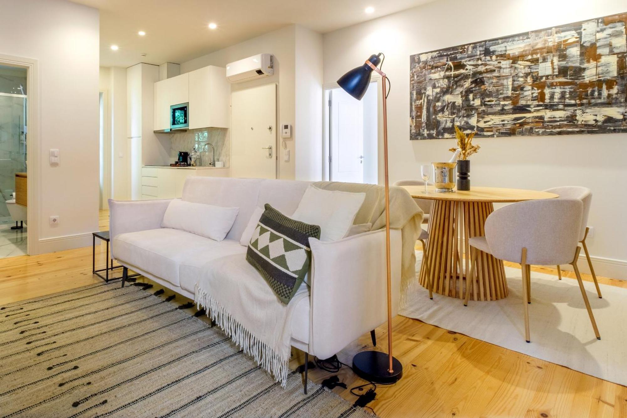 Art Deco 23 Luxury 2br Downtown Metro Ac Apartment