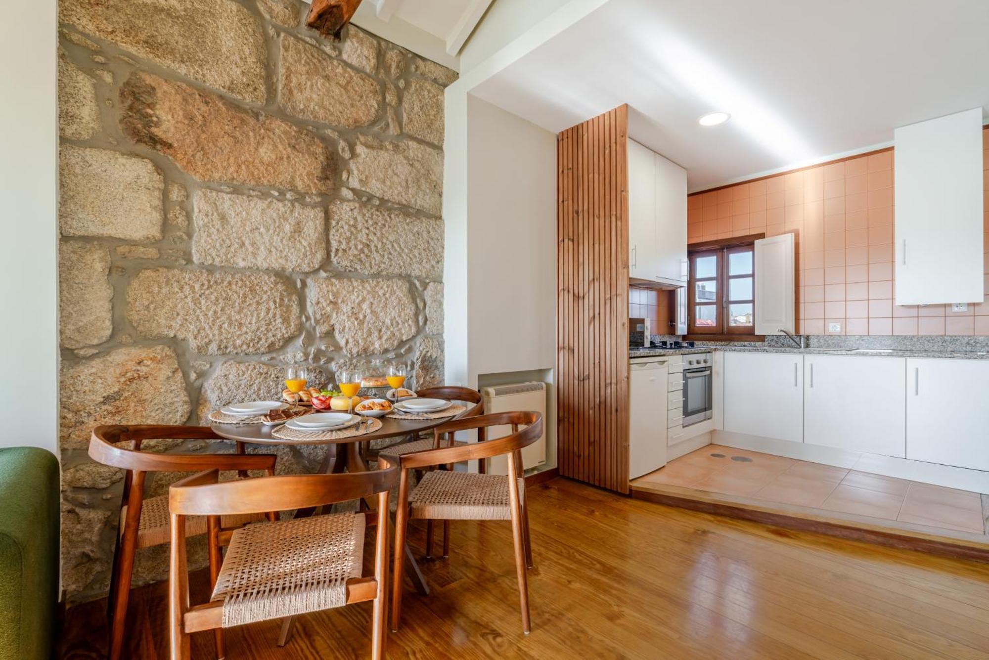 Apartment Hostwise - Stylish Flat With Balcony *