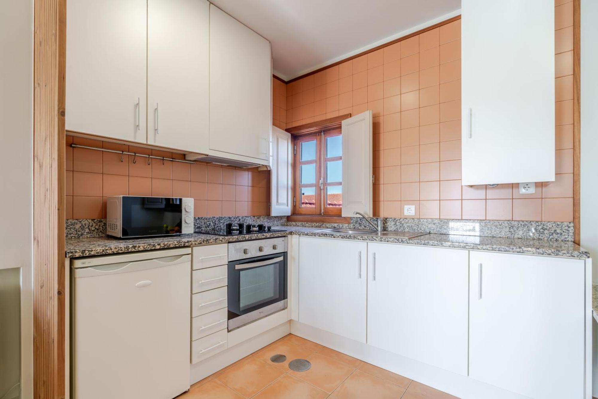 Hostwise - Stylish Flat With Balcony * Porto