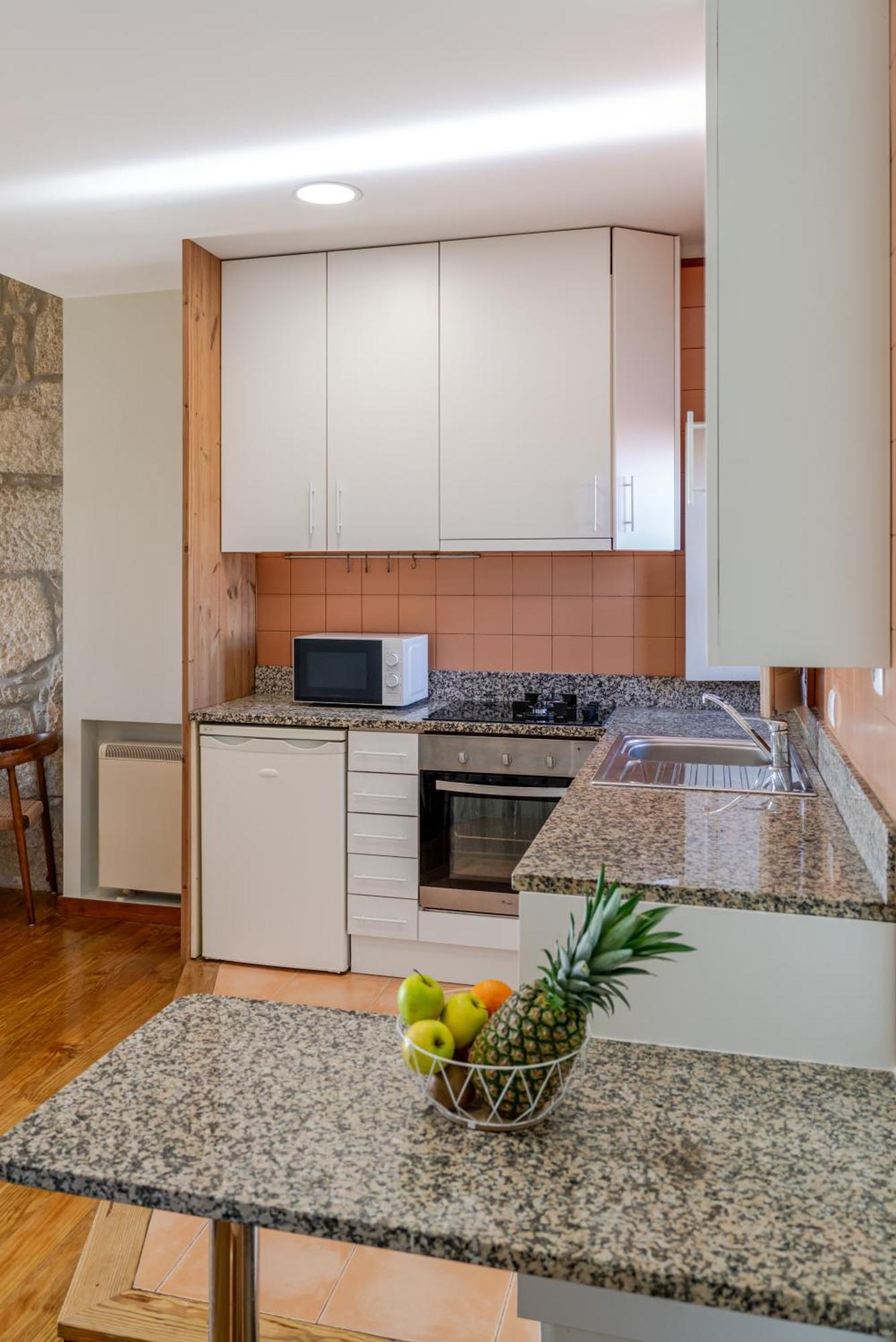 Apartment Hostwise - Stylish Flat With Balcony