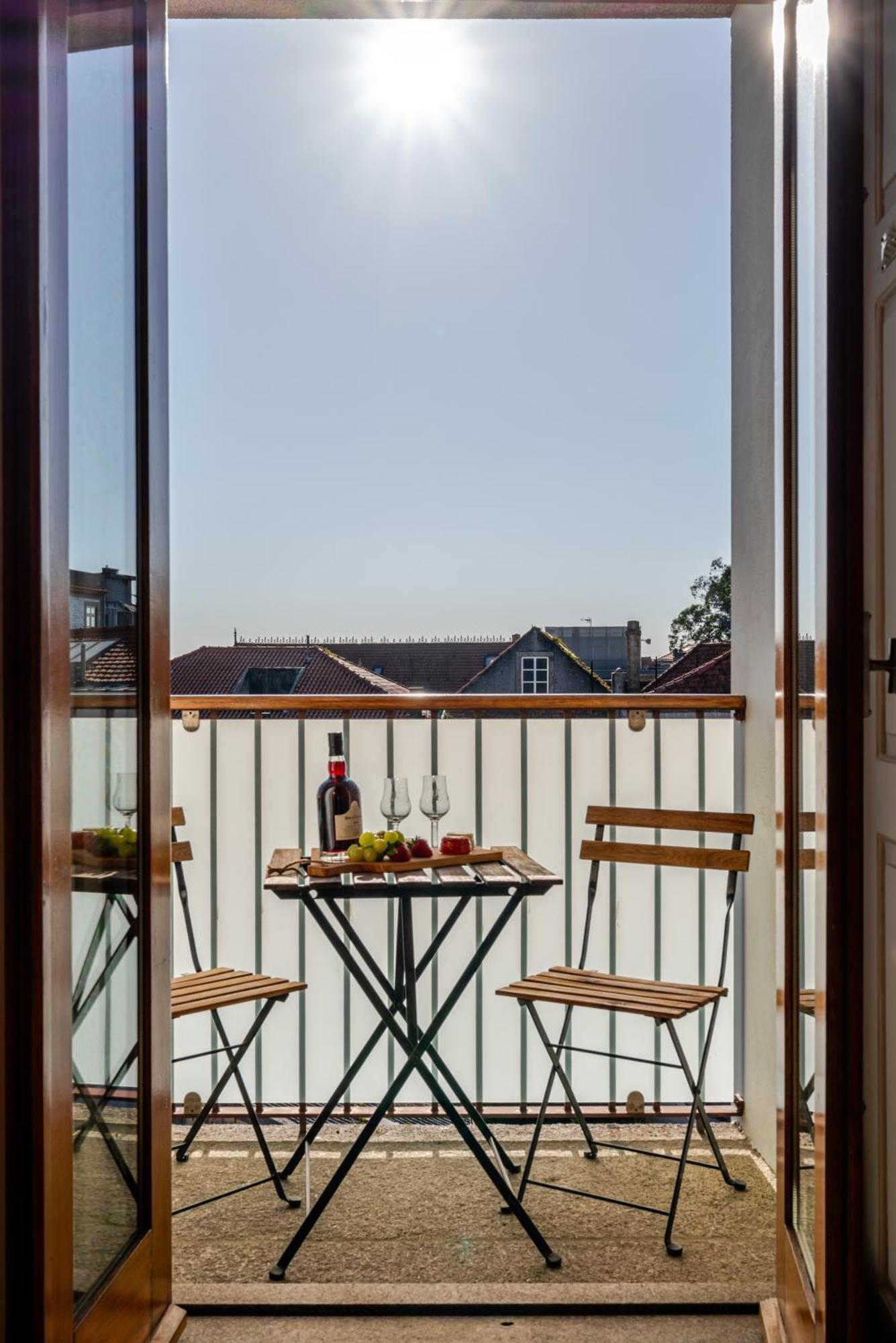 Hostwise - Stylish Flat With Balcony Porto