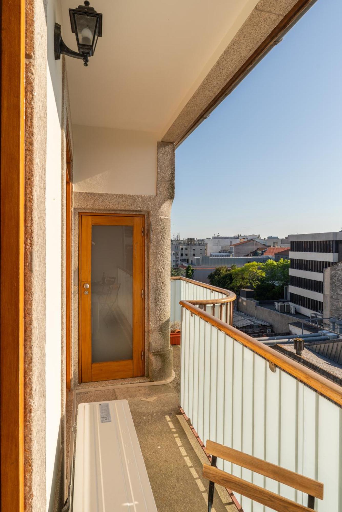 Hostwise - Stylish Flat With Balcony Apartment Porto