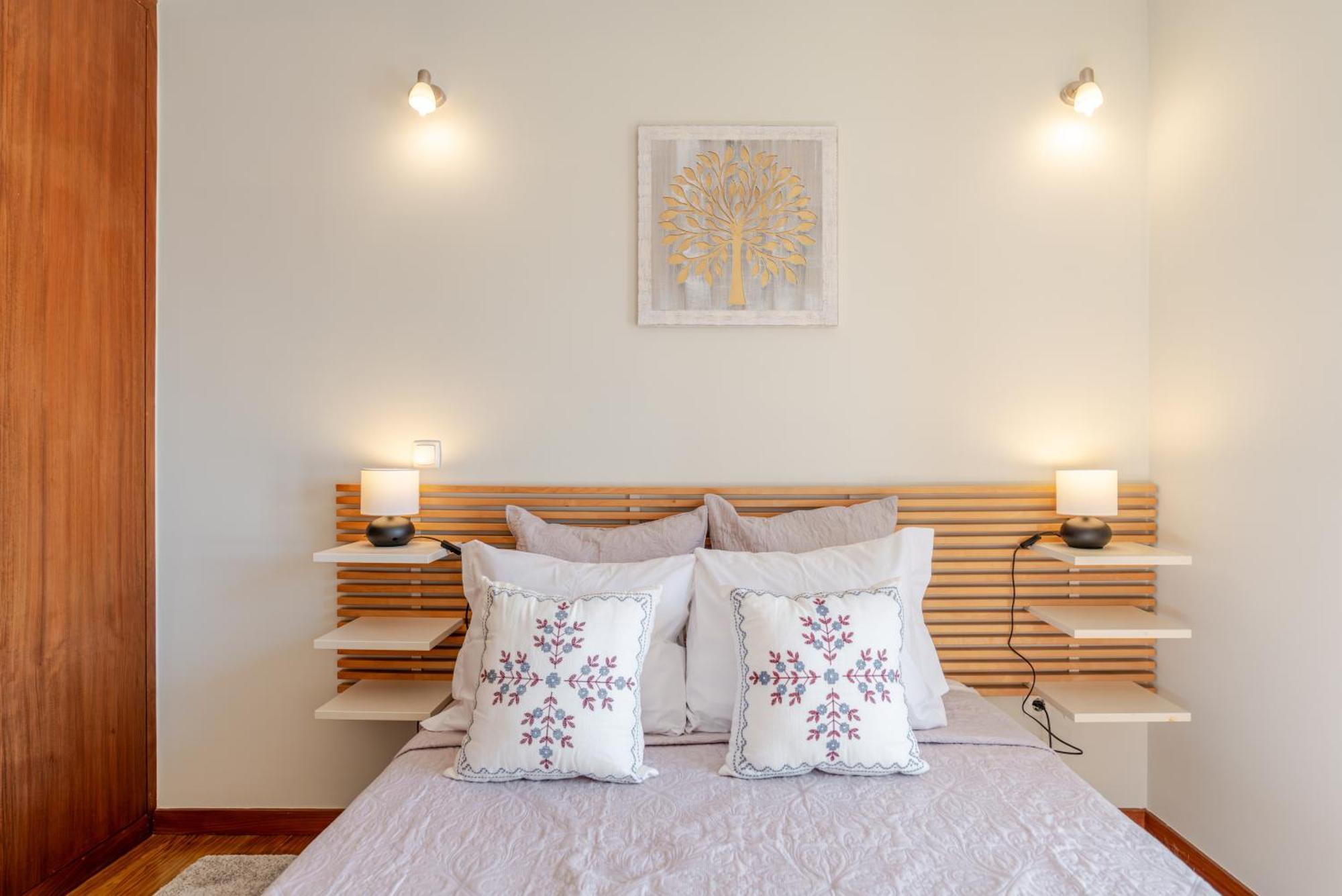 Hostwise - Stylish Flat With Balcony Porto