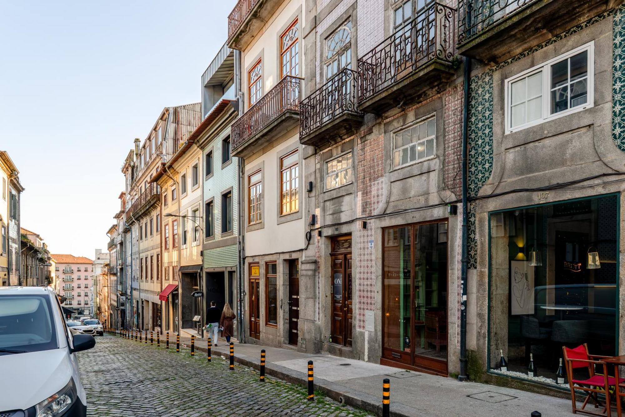Hostwise - Stylish Flat With Balcony * Porto