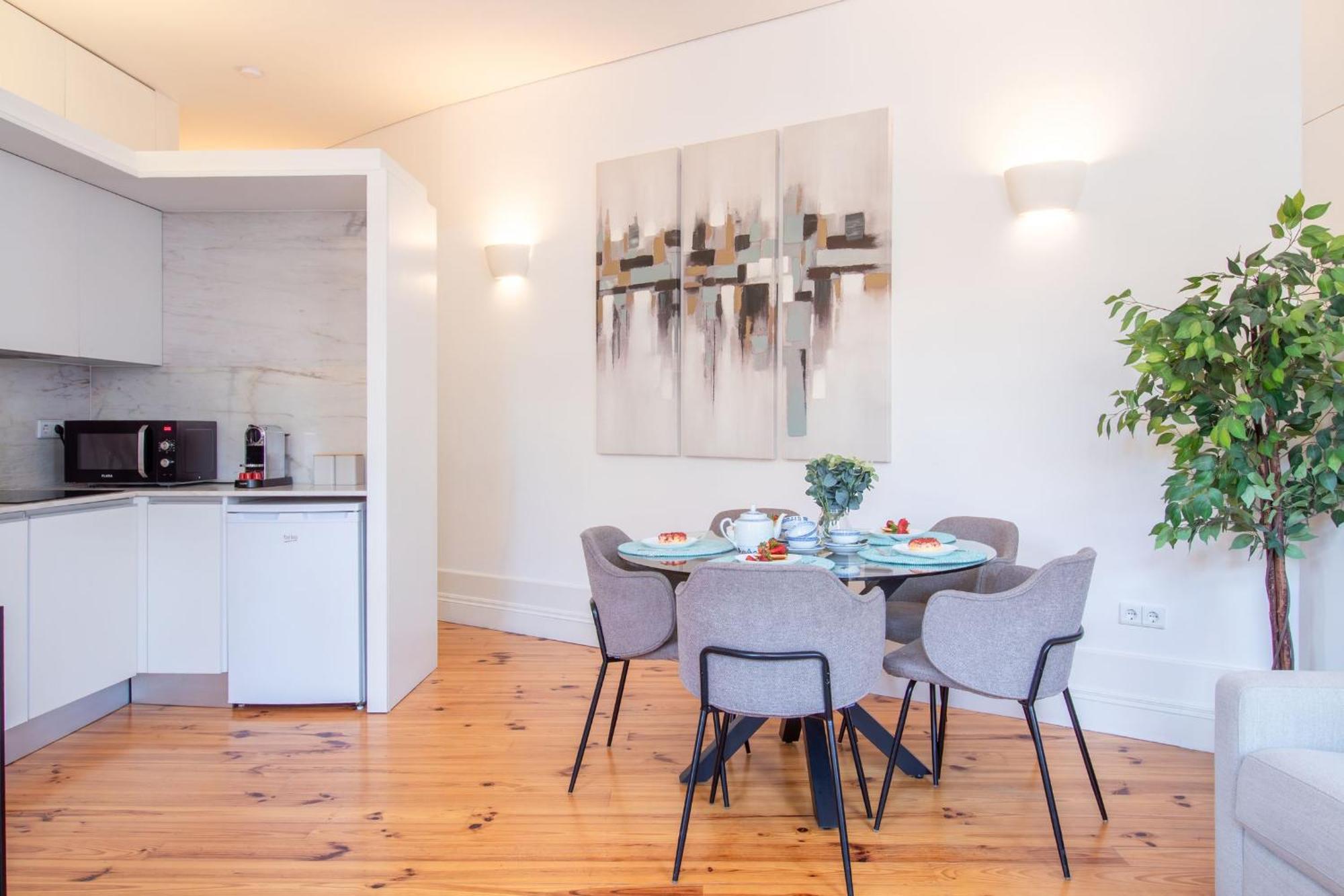 Bright Flat Few Steps To Aliados Av By Lovelystay *