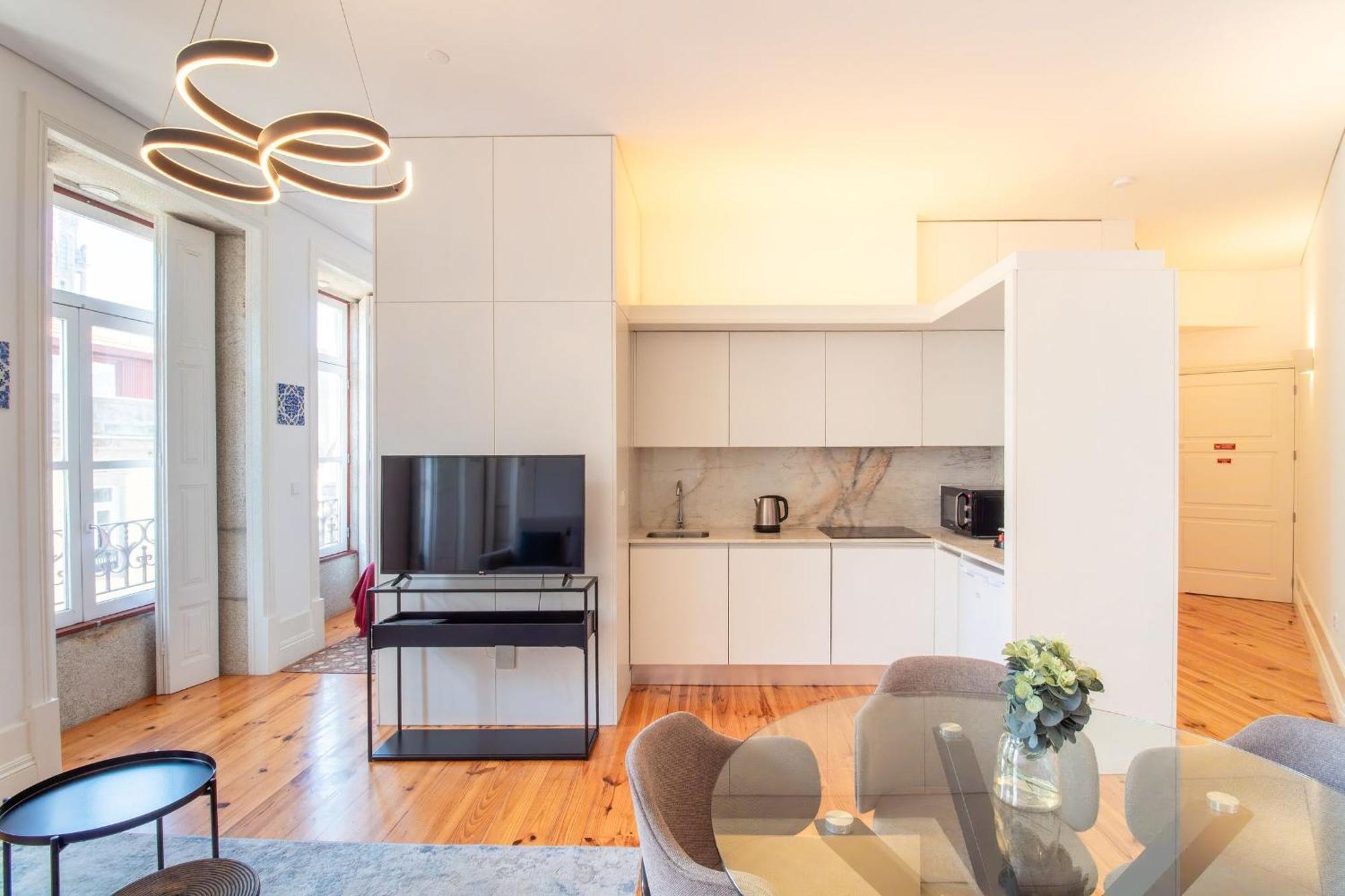 Bright Flat Few Steps To Aliados Av By Lovelystay Porto