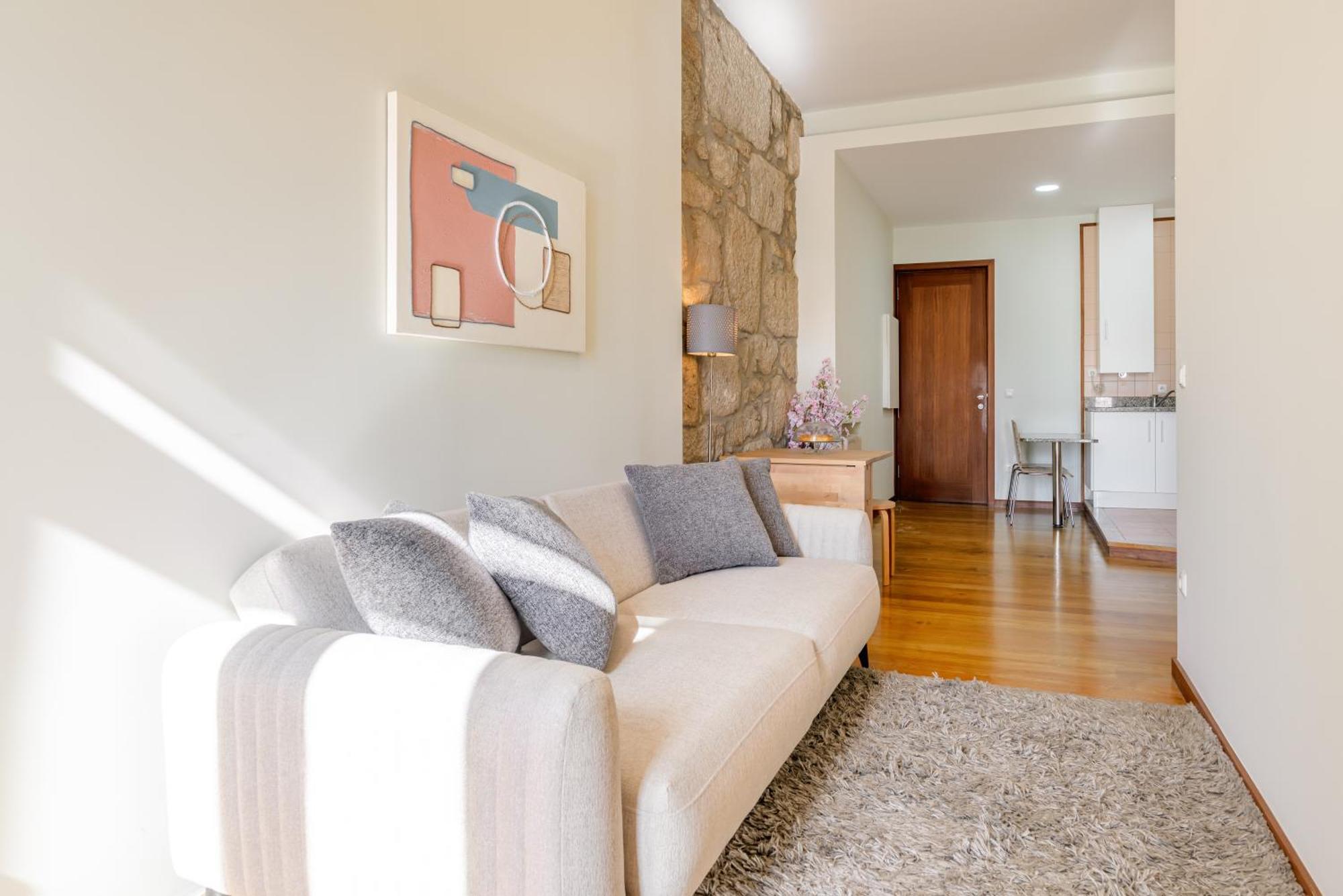 Hostwise - Stylish Flat With Balcony Apartment Porto