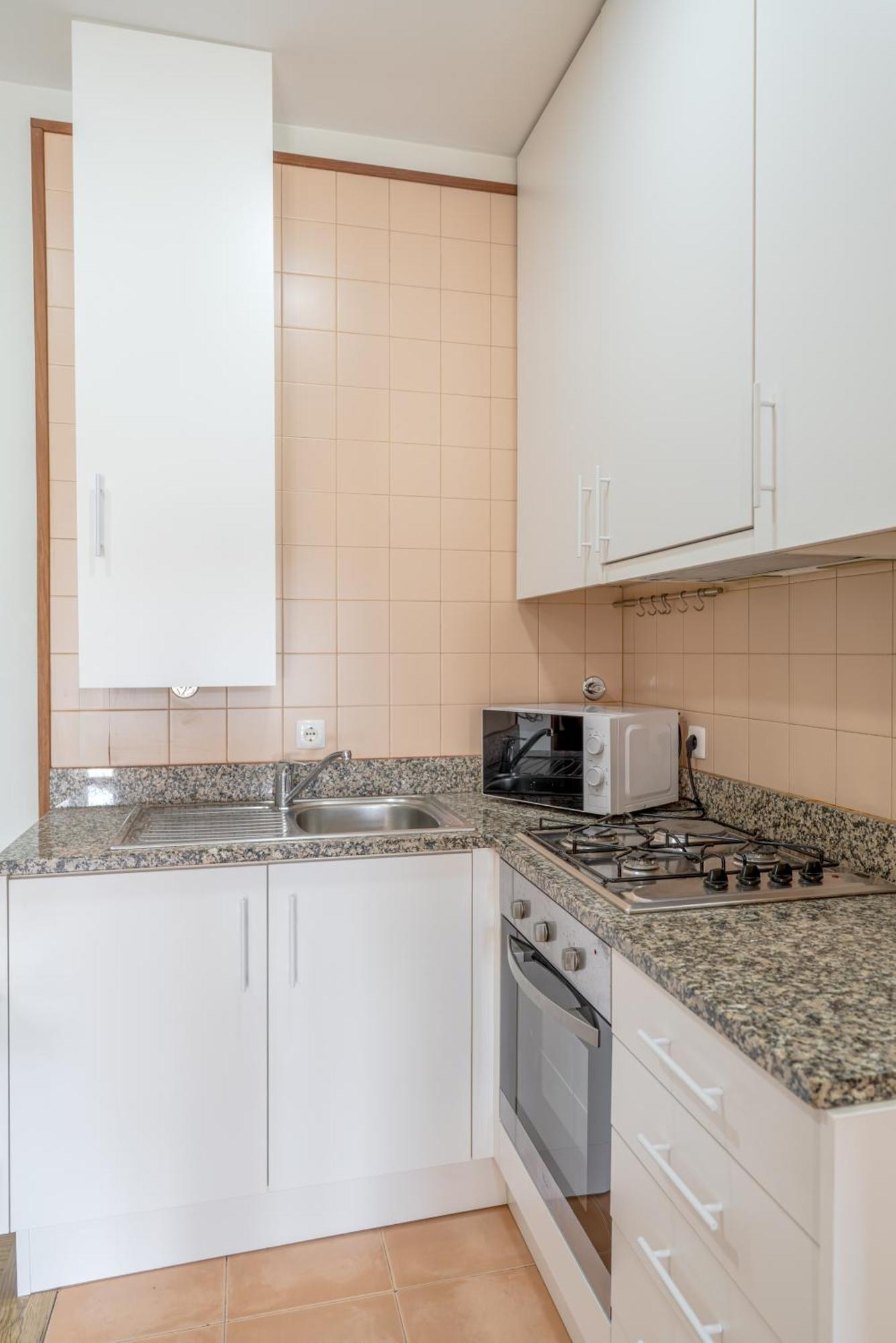 Hostwise - Stylish Flat With Balcony * Porto