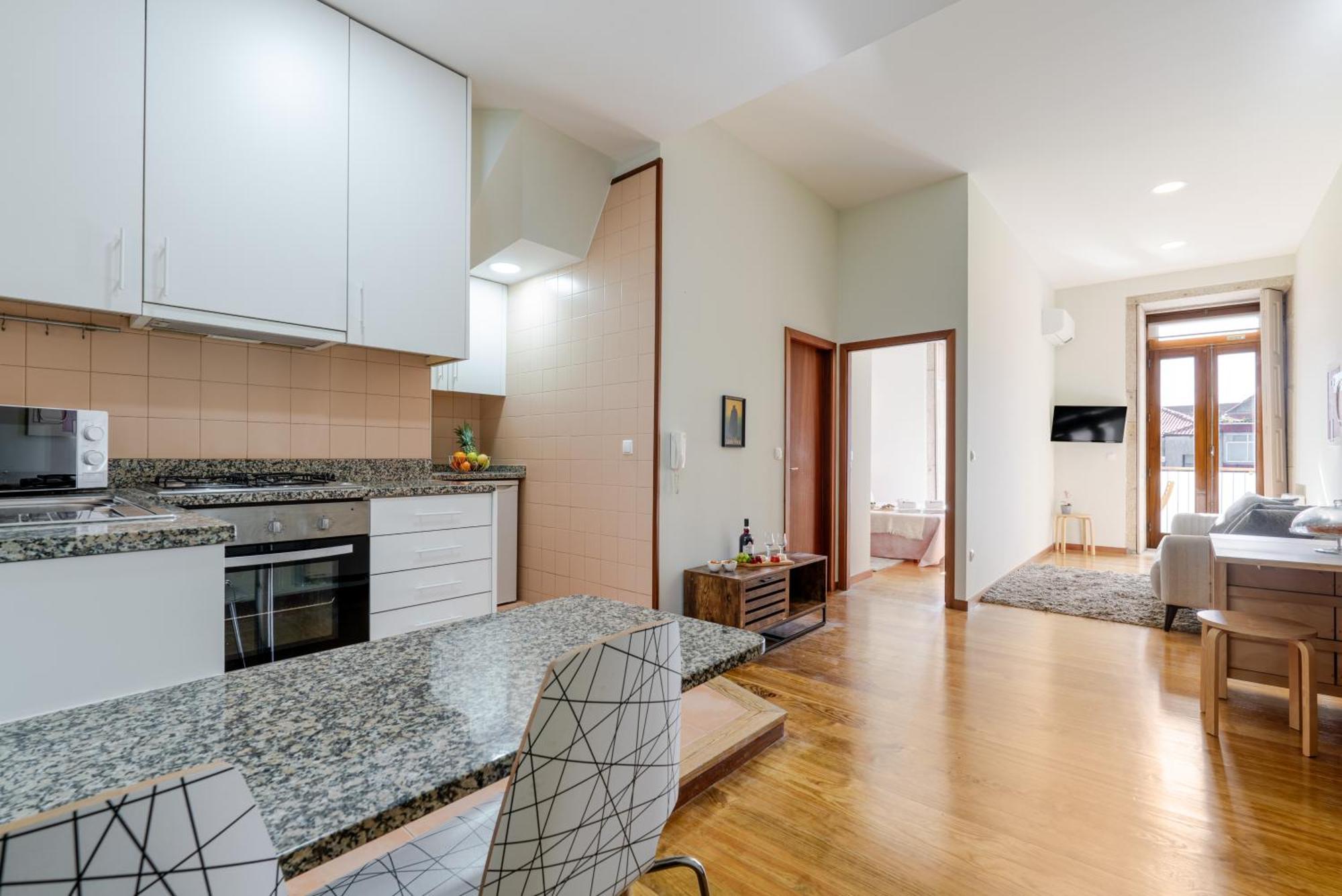 Hostwise - Stylish Flat With Balcony * Porto