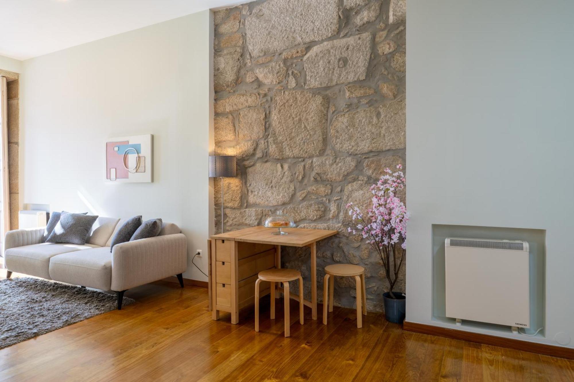 Apartment Hostwise - Stylish Flat With Balcony Porto