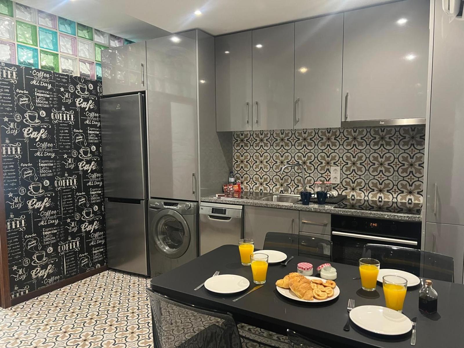Luxury Apartment *