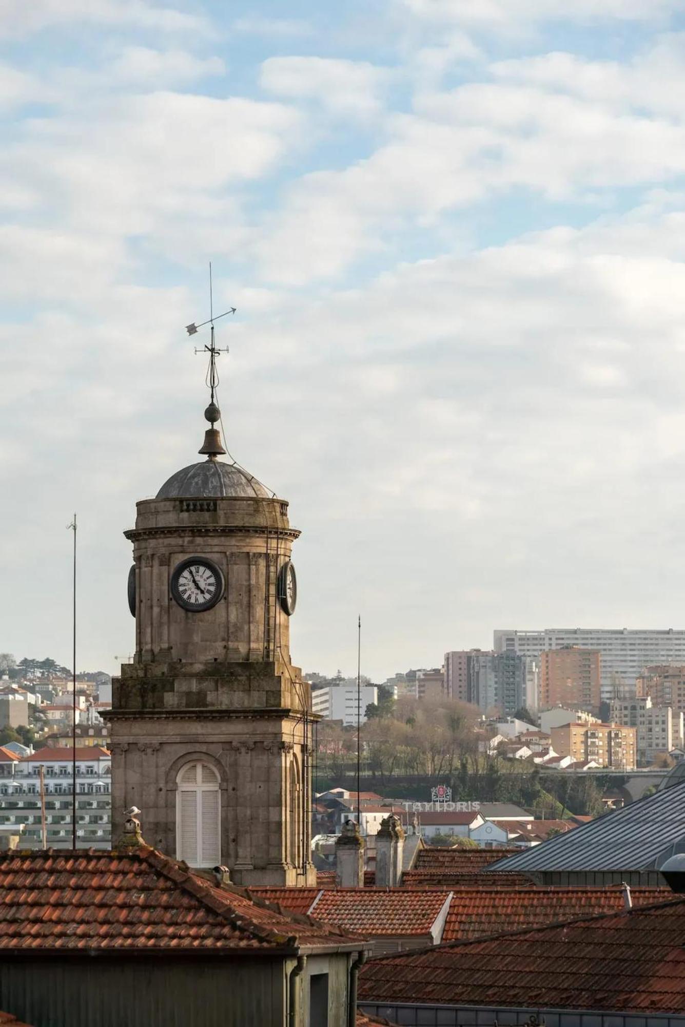Stylish In Porto, Balcony. Apartment Porto