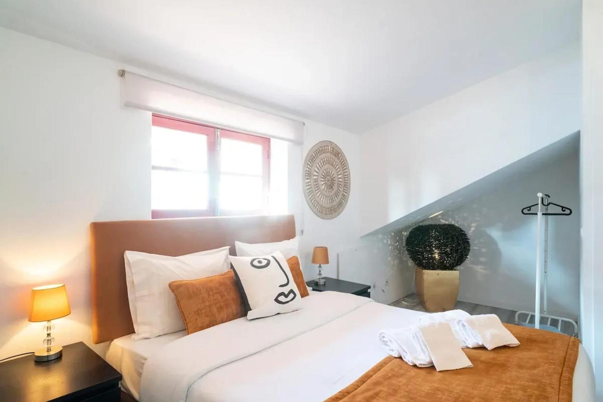 Stylish In Porto, Balcony. Apartment
