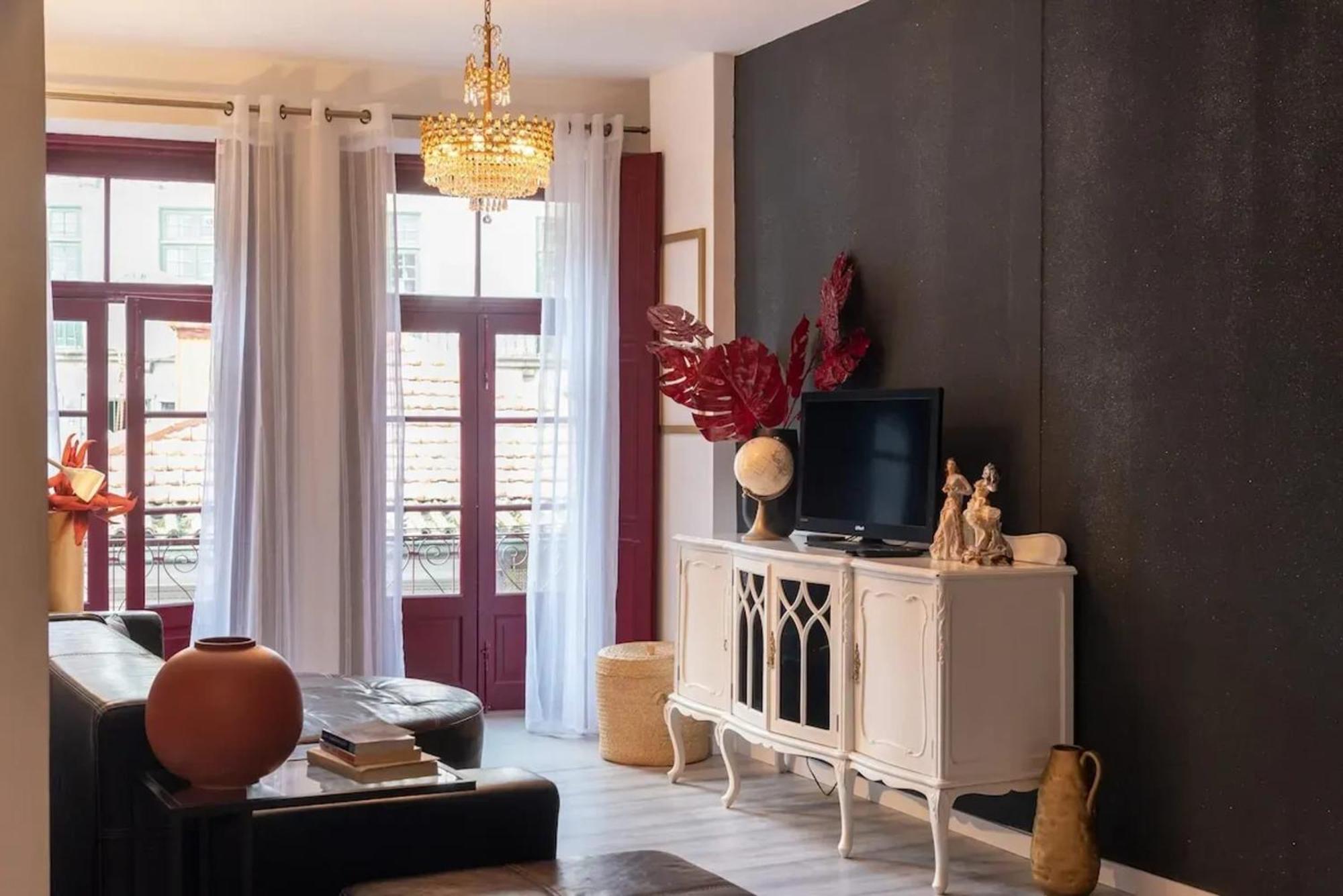 Stylish In Porto, Balcony. Apartment