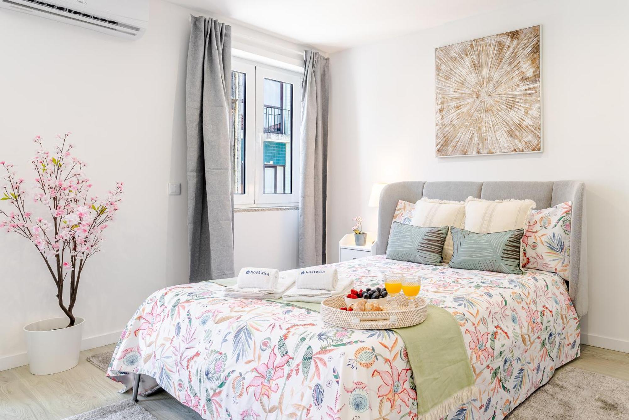 Hostwise - Modern & Bright *