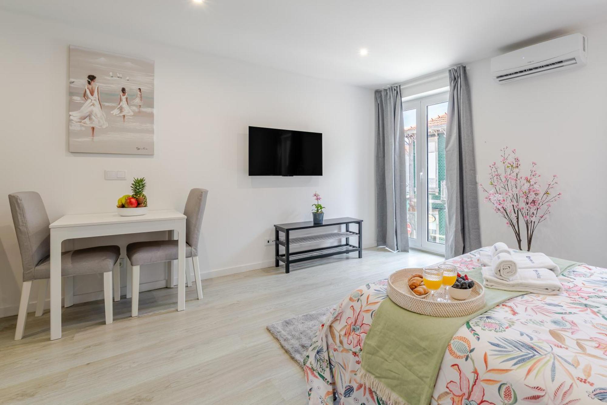 Hostwise - Modern & Bright *