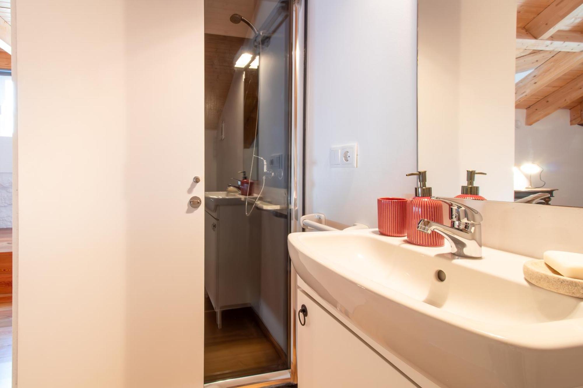 Stylish Triplex By Lovelystay Porto