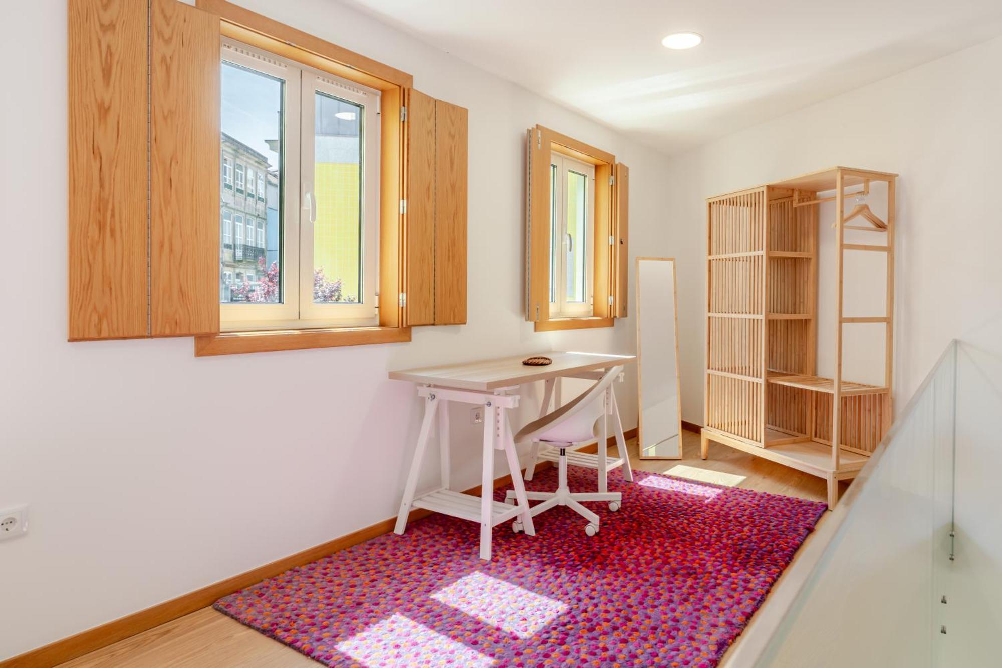 Host Wise Stylish With Garage Porto