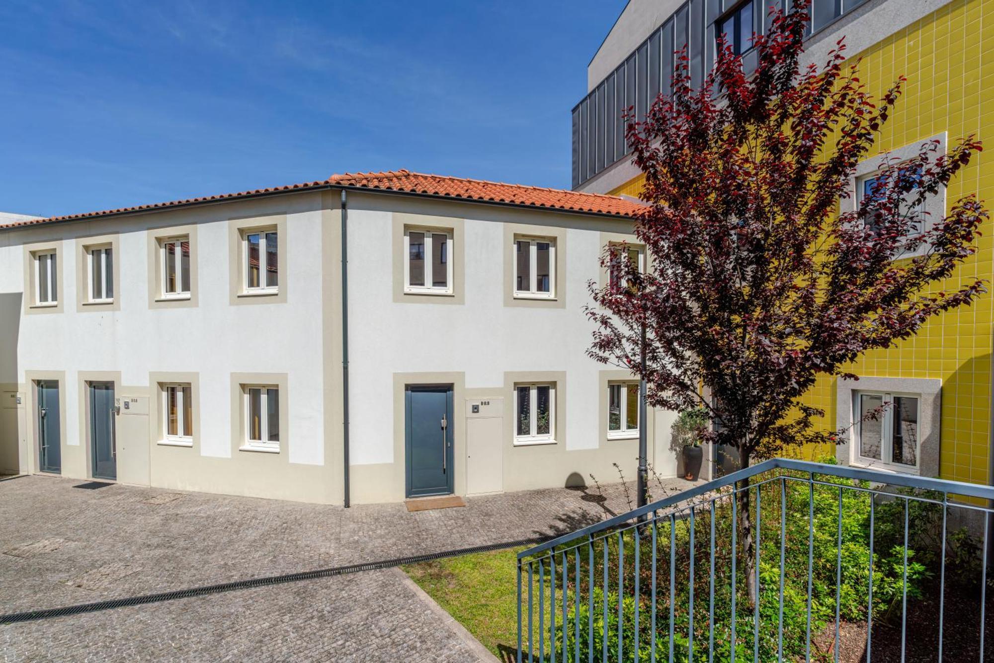 Host Wise Stylish With Garage Appartement