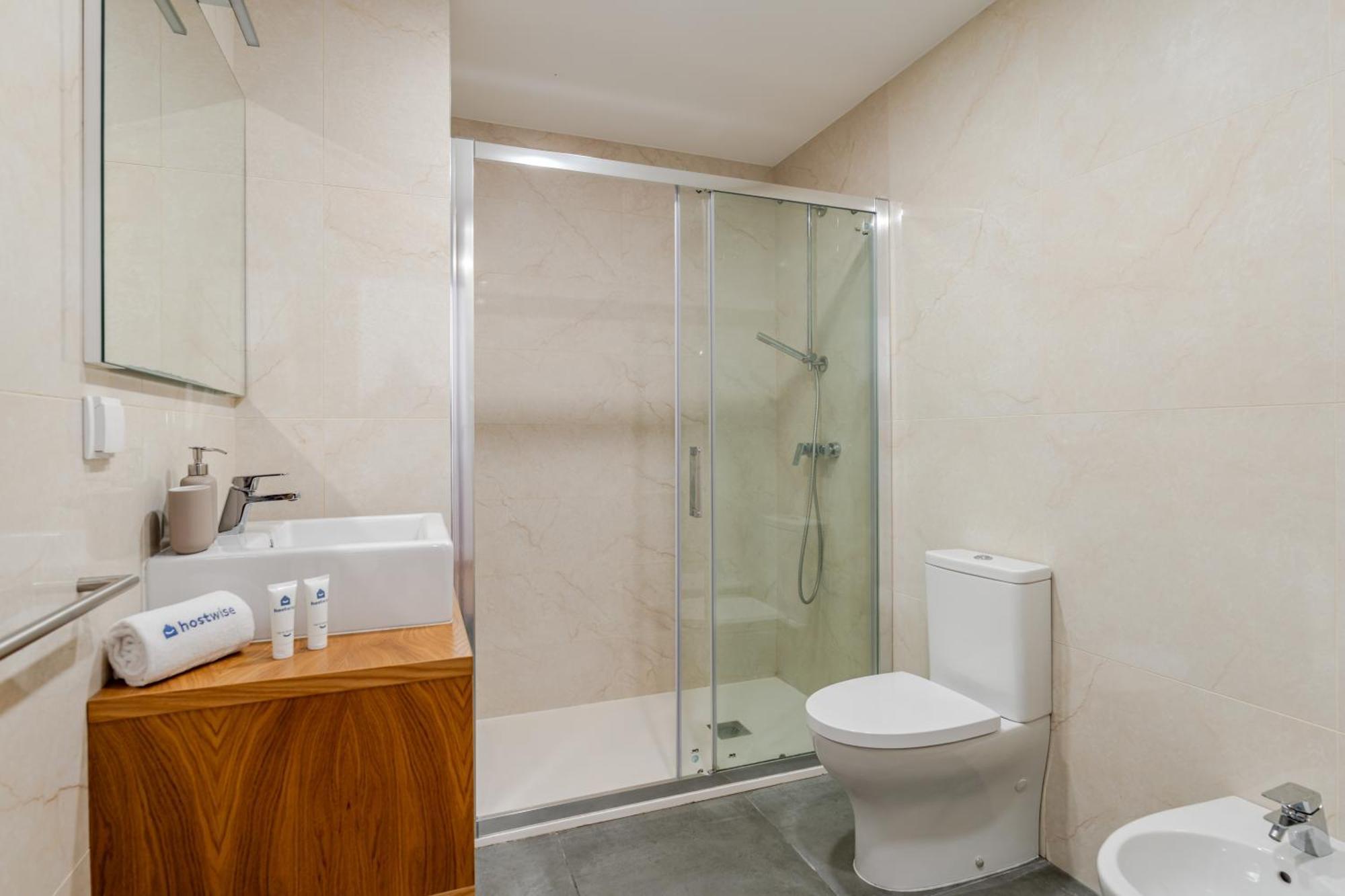Host Wise Stylish With Garage Appartement *